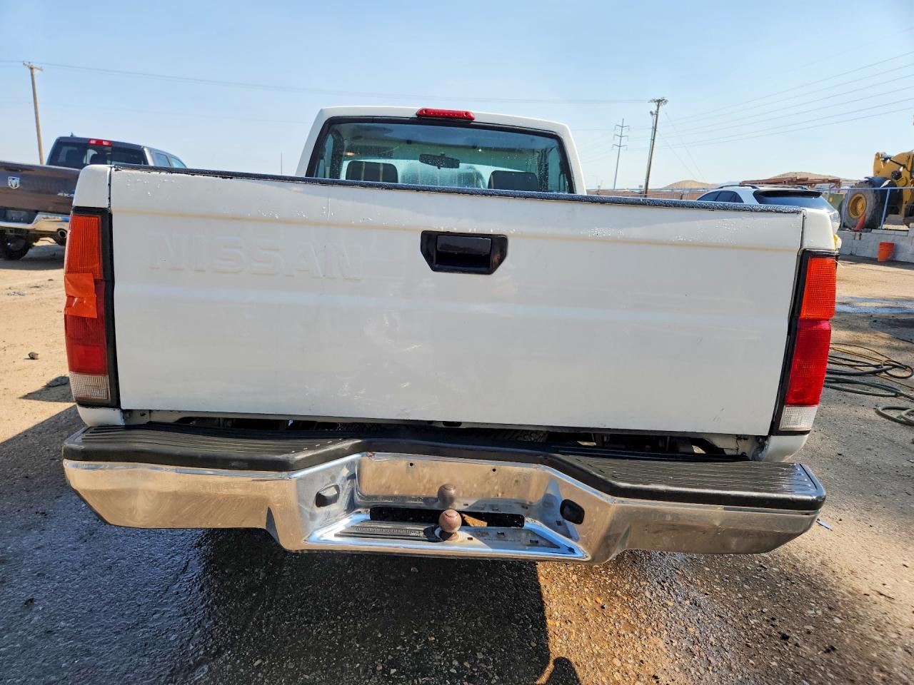 1995 Nissan Truck E/xe White vin: 1N6SD11S1SC467414