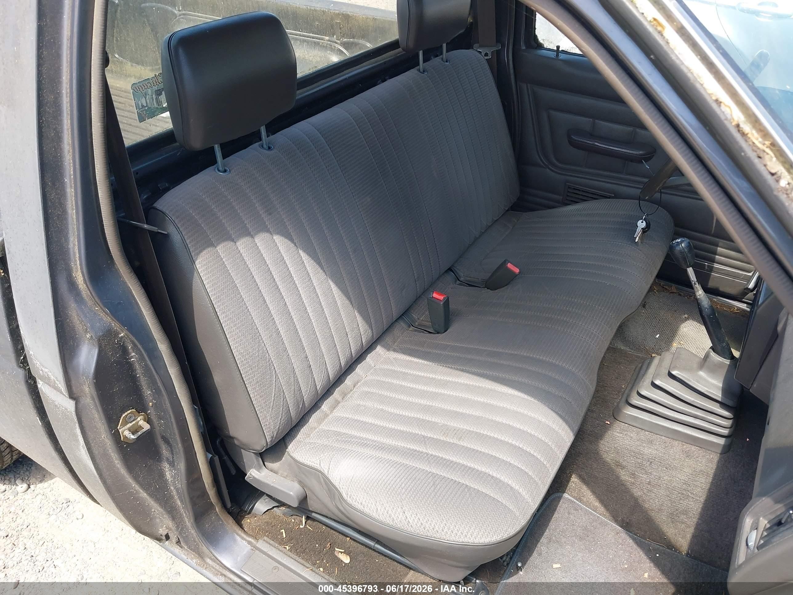 1990 Nissan D21 Short Bed Gray vin: 1N6SD11S2LC424931