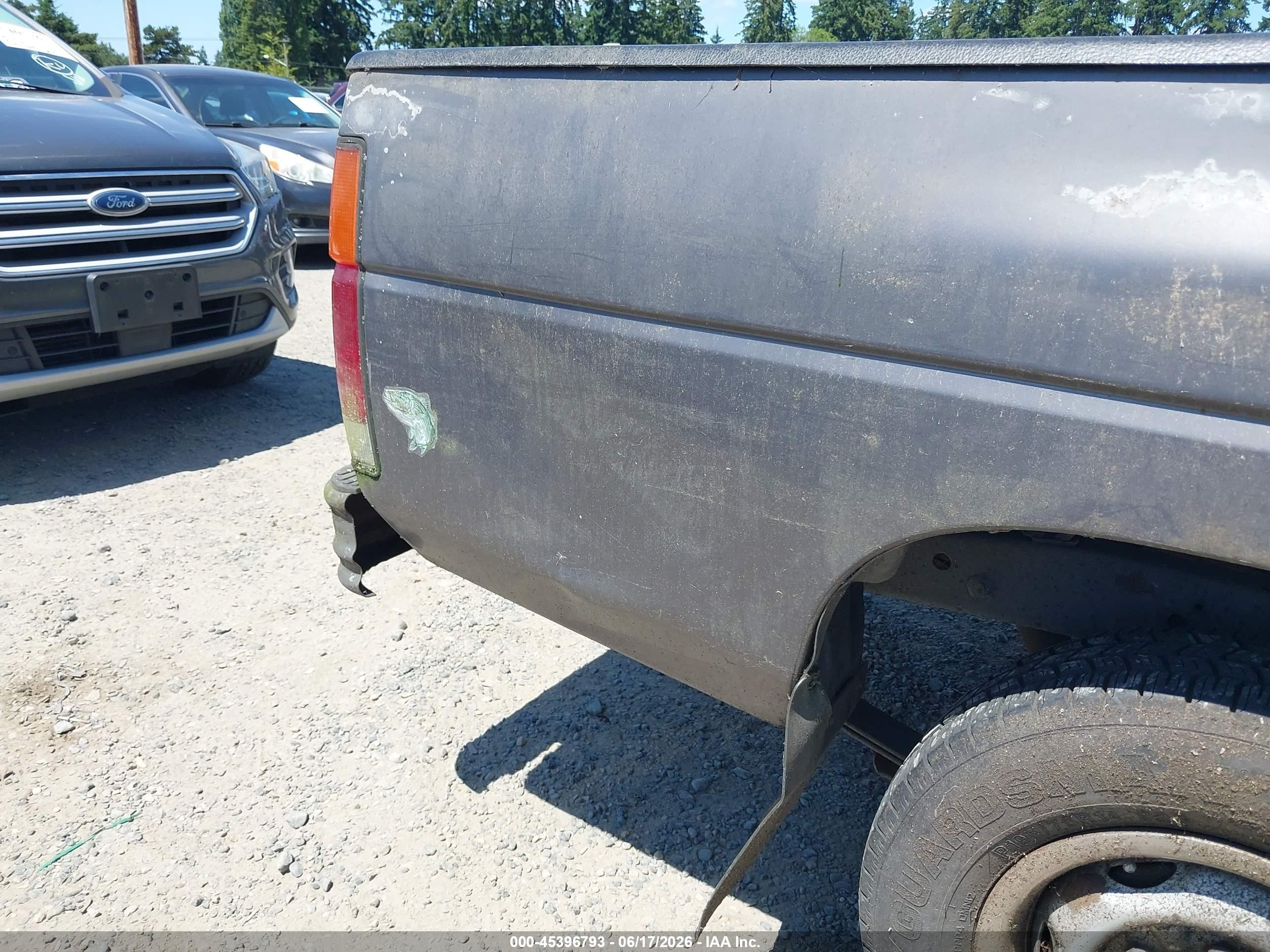 1990 Nissan D21 Short Bed Gray vin: 1N6SD11S2LC424931