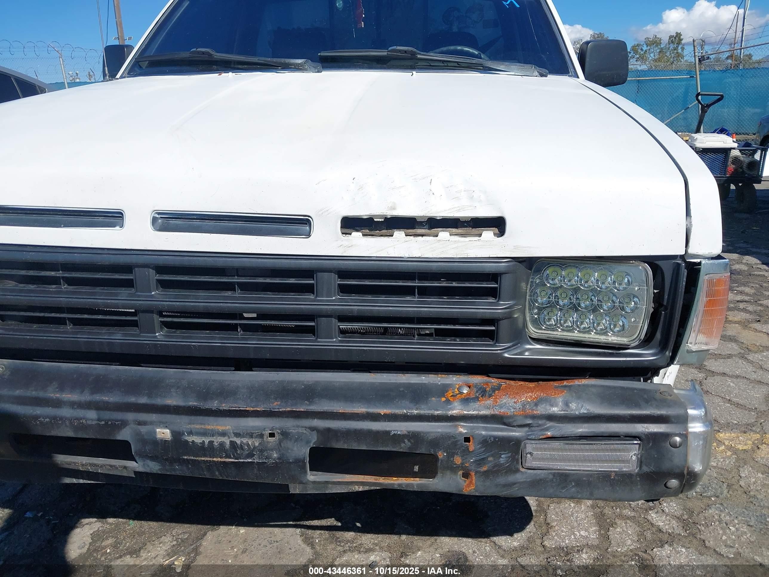 1991 Nissan Truck Short Wheelbase White vin: 1N6SD11S2MC357104