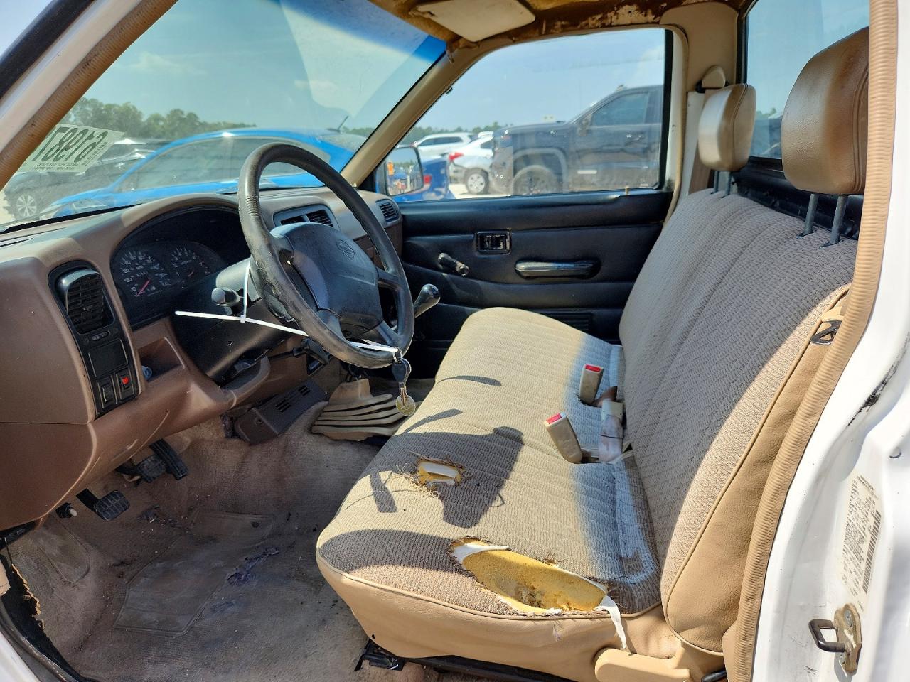 1996 Nissan Truck Base White vin: 1N6SD11S2TC382115