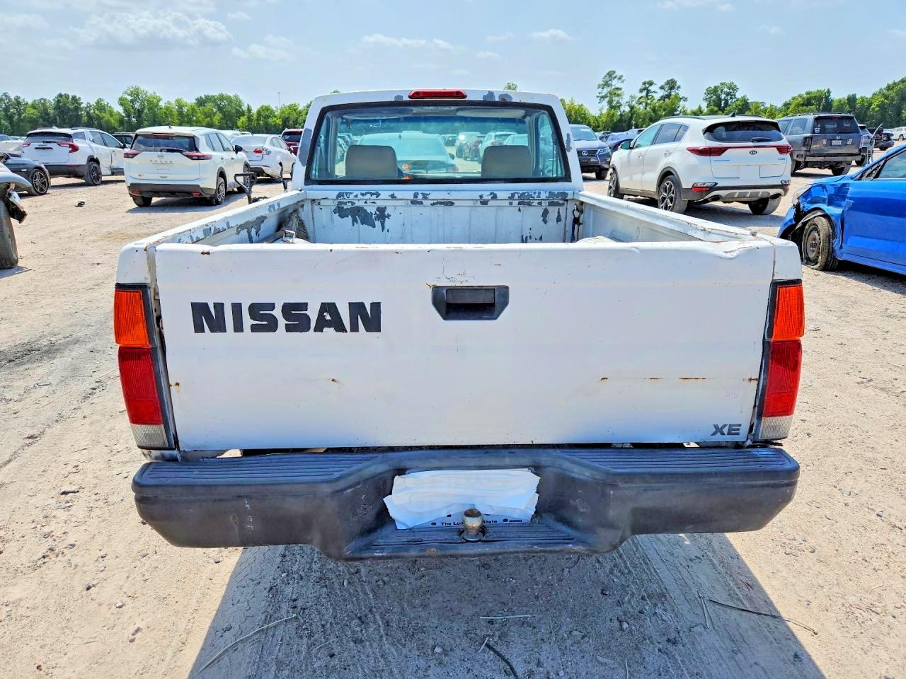 1996 Nissan Truck Base White vin: 1N6SD11S2TC382115