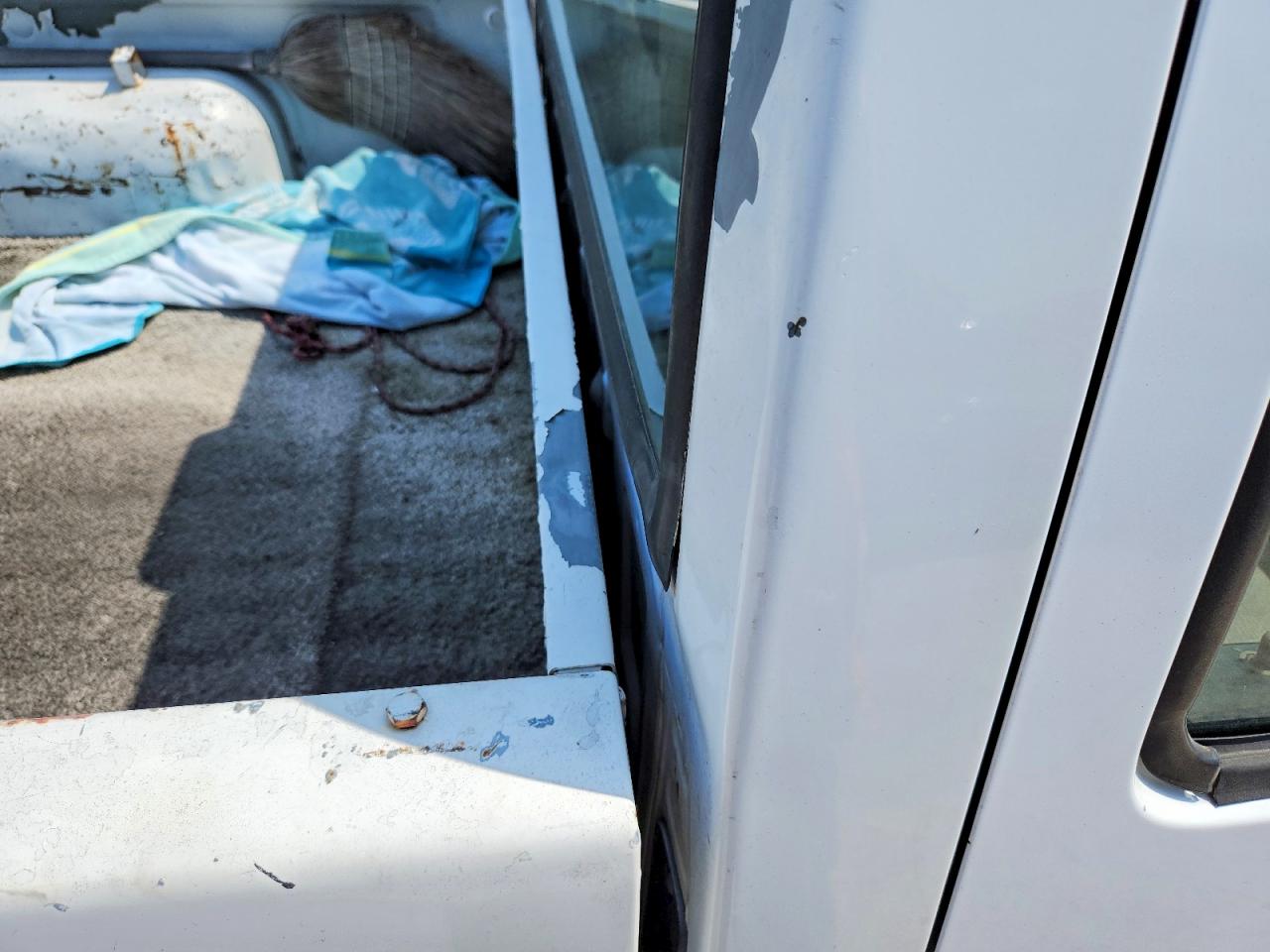 1996 Nissan Truck Base White vin: 1N6SD11S2TC382115