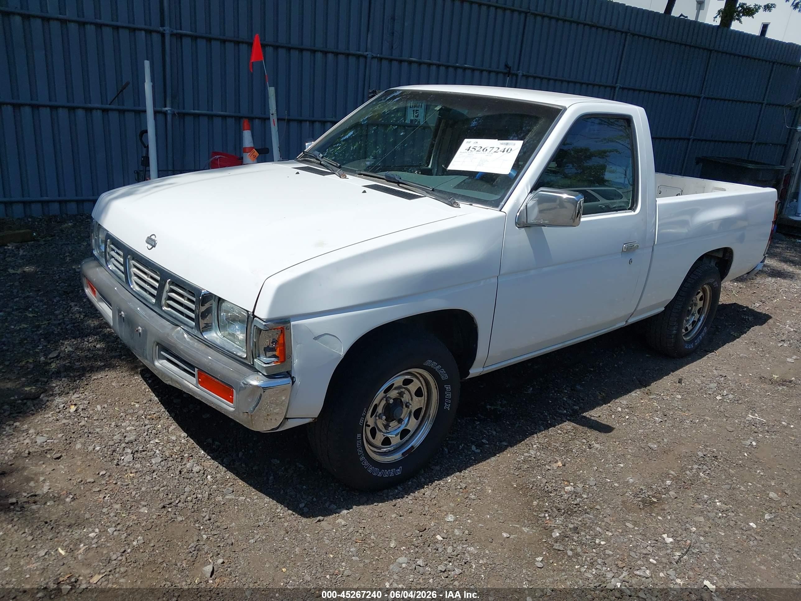 1995 Nissan Truck E/xe White vin: 1N6SD11S3SC377231