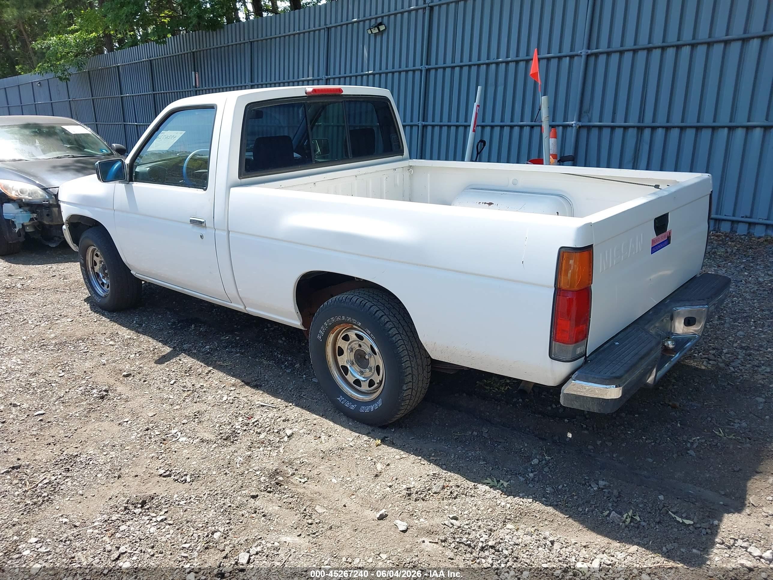 1995 Nissan Truck E/xe White vin: 1N6SD11S3SC377231