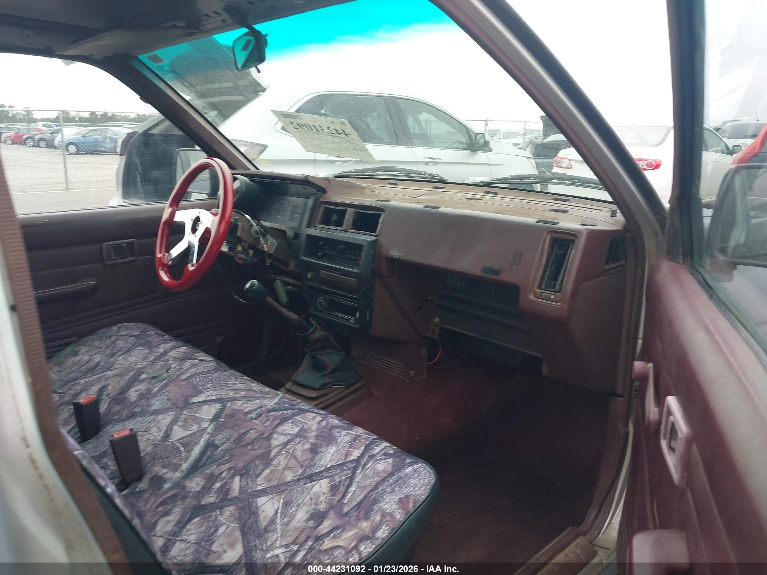1990 Nissan D21 Short Bed Gray vin: 1N6SD11S4LC349827