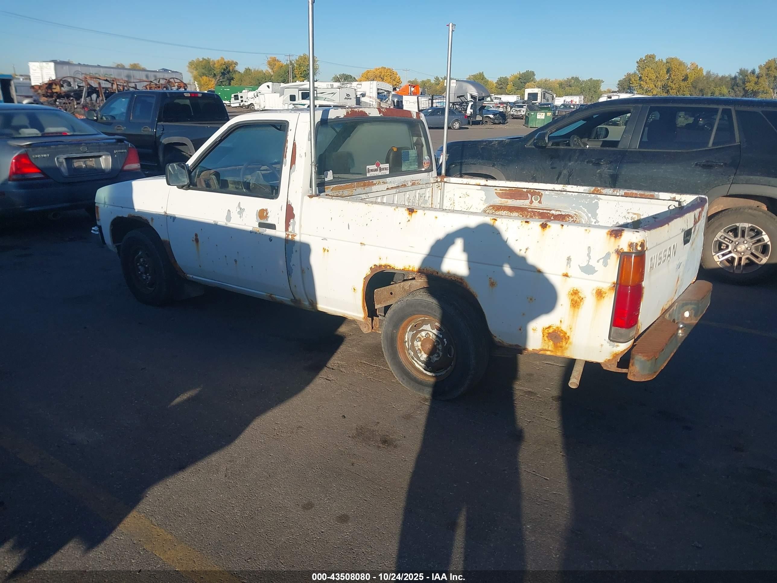 1990 Nissan D21 Short Bed White vin: 1N6SD11S4LC350539