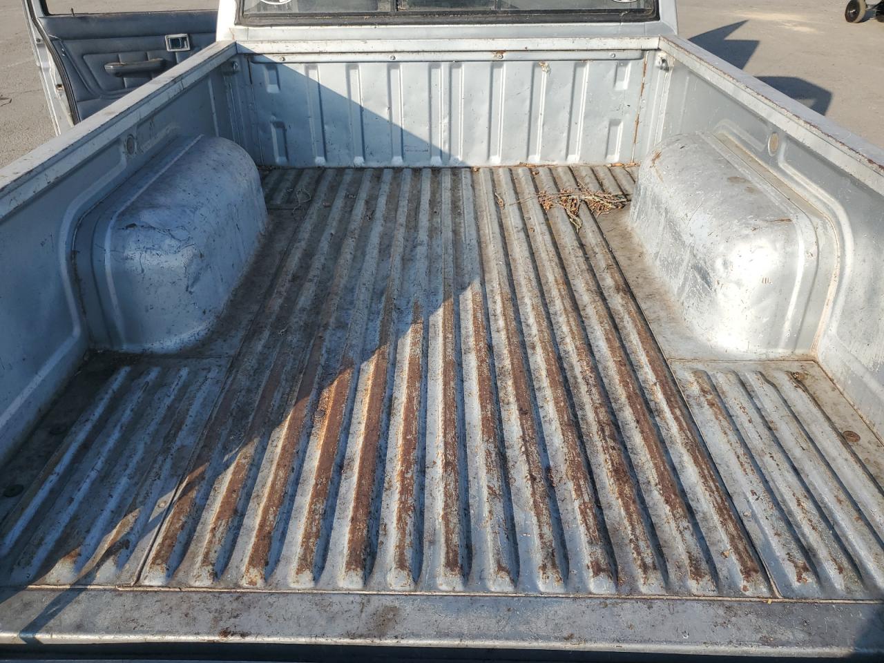 1991 Nissan Truck Short Wheelbase Silver vin: 1N6SD11S4MC306509