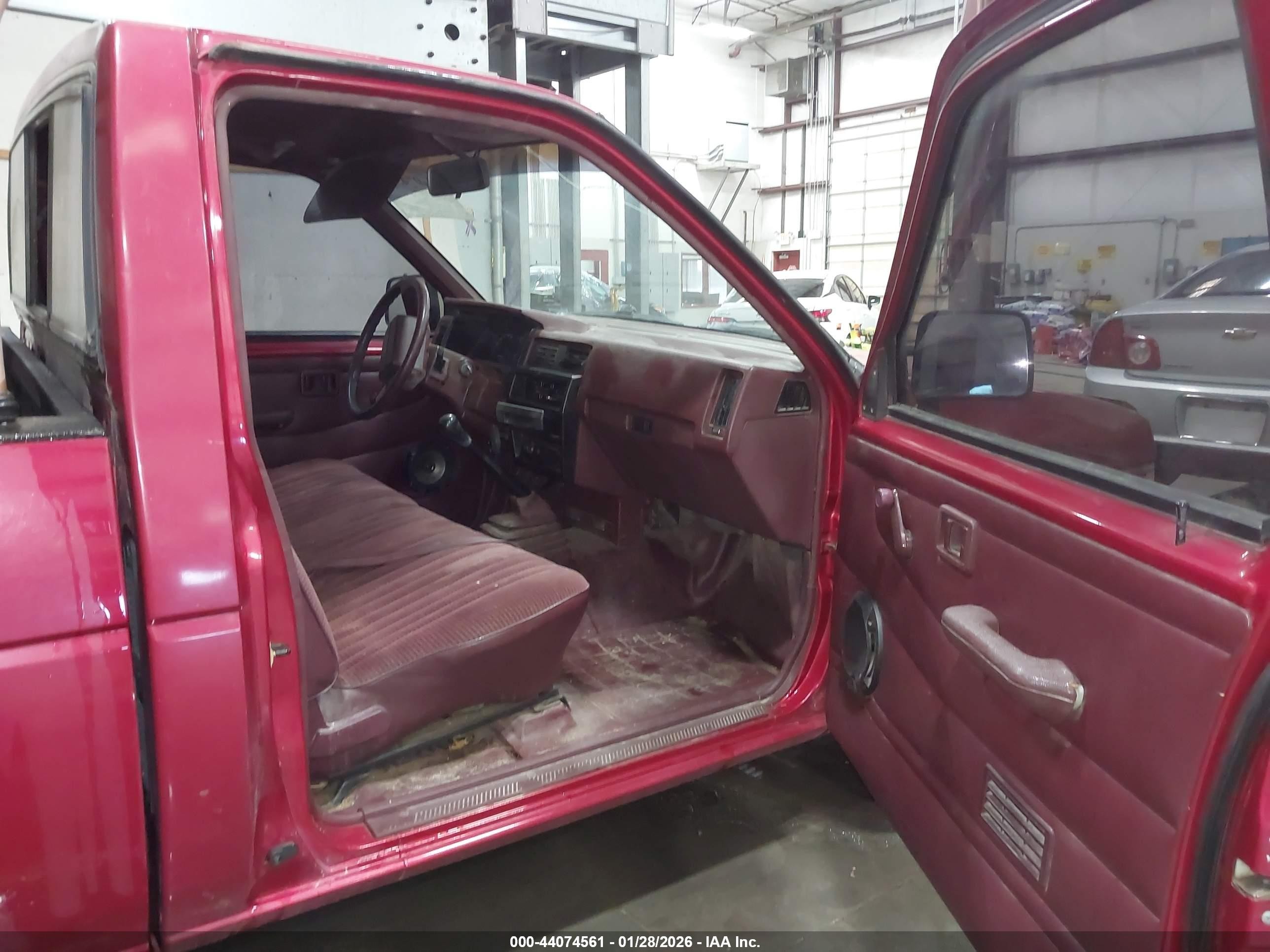 1993 Nissan Truck Short Wheelbase Красный vin: 1N6SD11S4PC368318