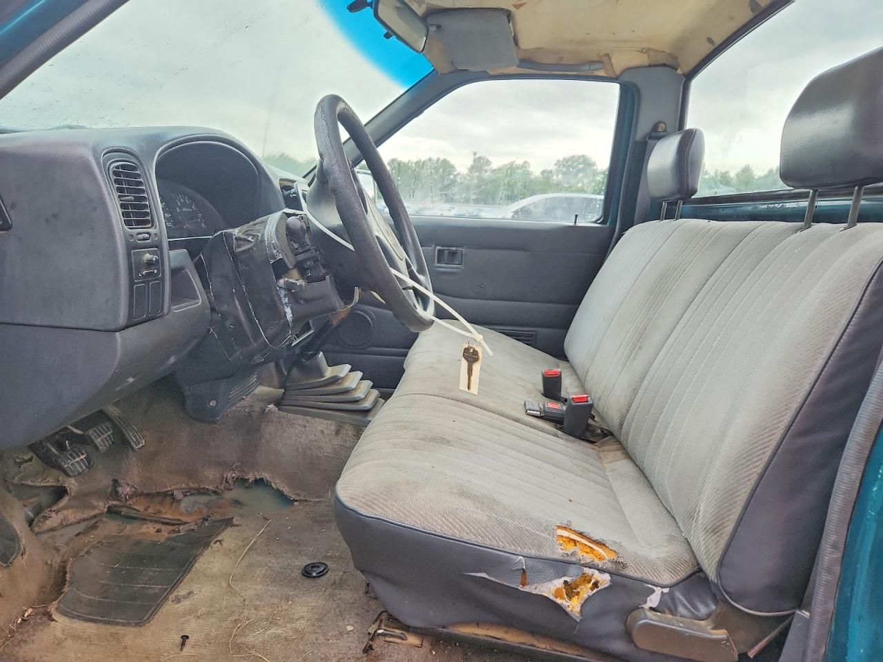1995 Nissan Truck E/xe Teal vin: 1N6SD11S4SC470985