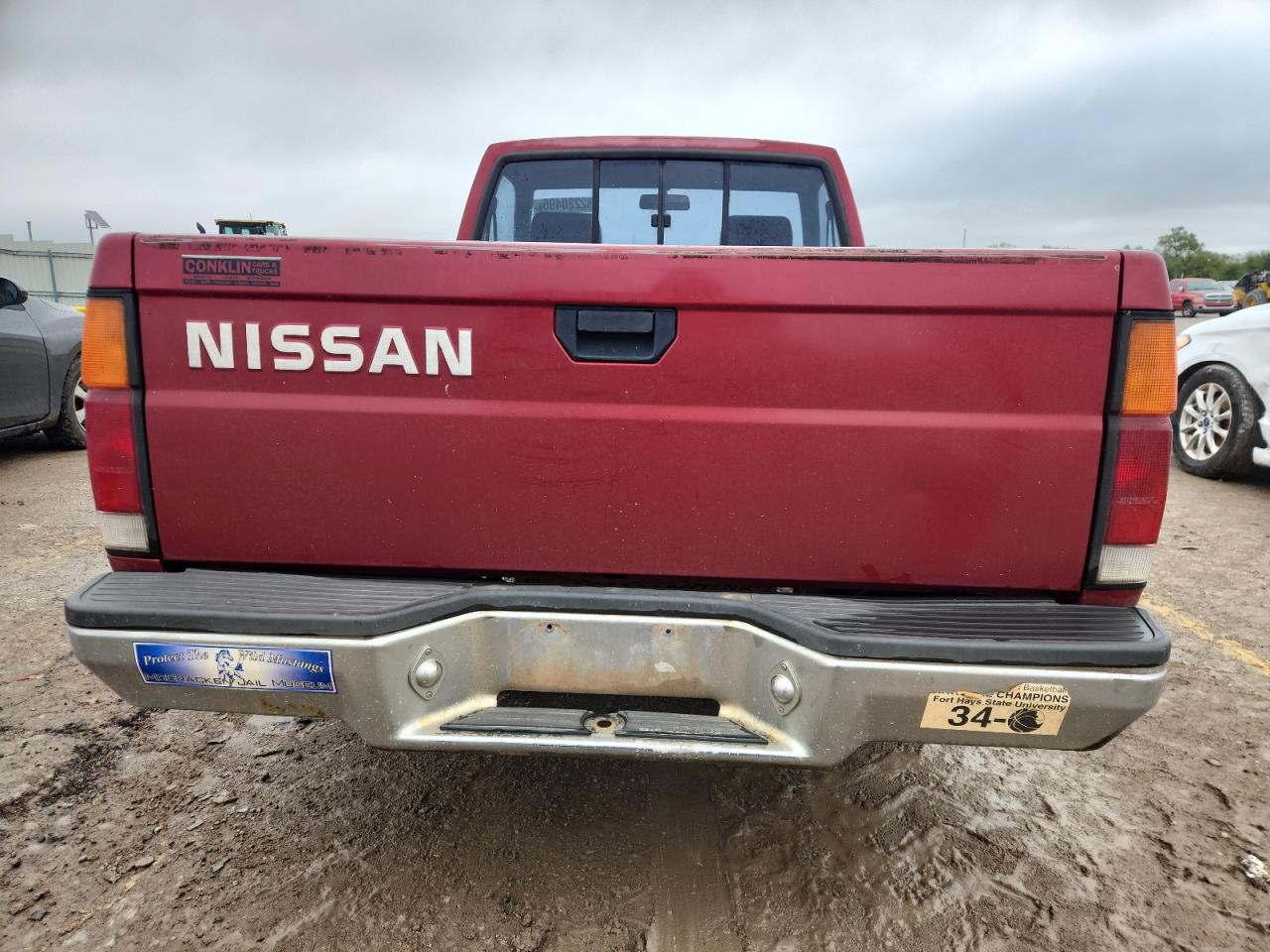 1990 Nissan D21 Short Bed Red vin: 1N6SD11S6LC370064