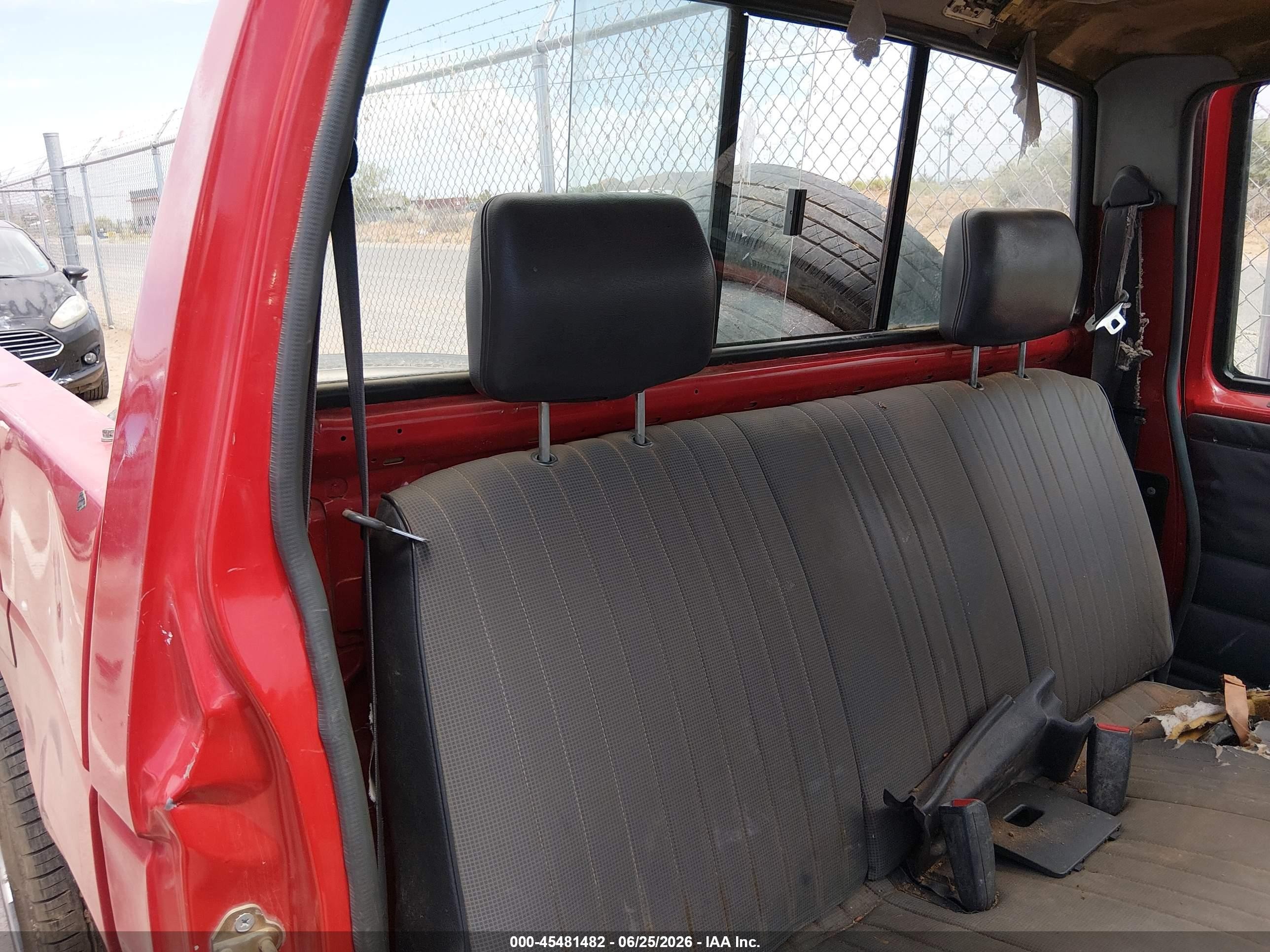 1995 Nissan Truck E/xe Red vin: 1N6SD11S6SC341226