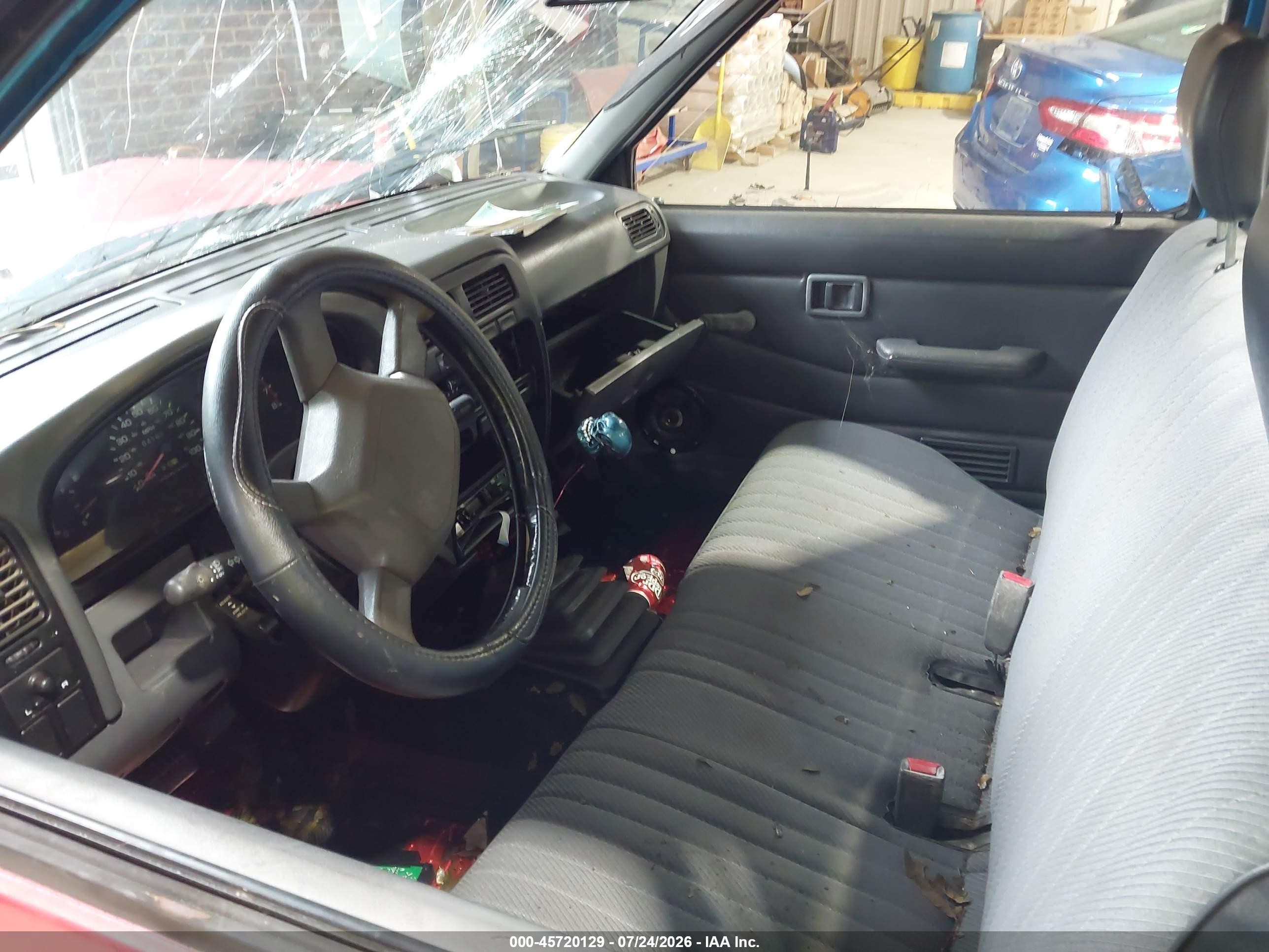1995 Nissan Truck E/xe Red vin: 1N6SD11S7SC310065