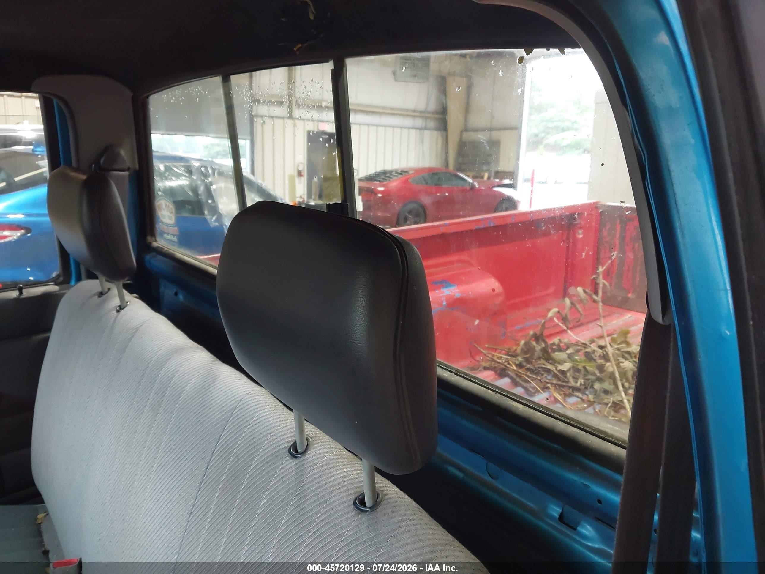 1995 Nissan Truck E/xe Red vin: 1N6SD11S7SC310065