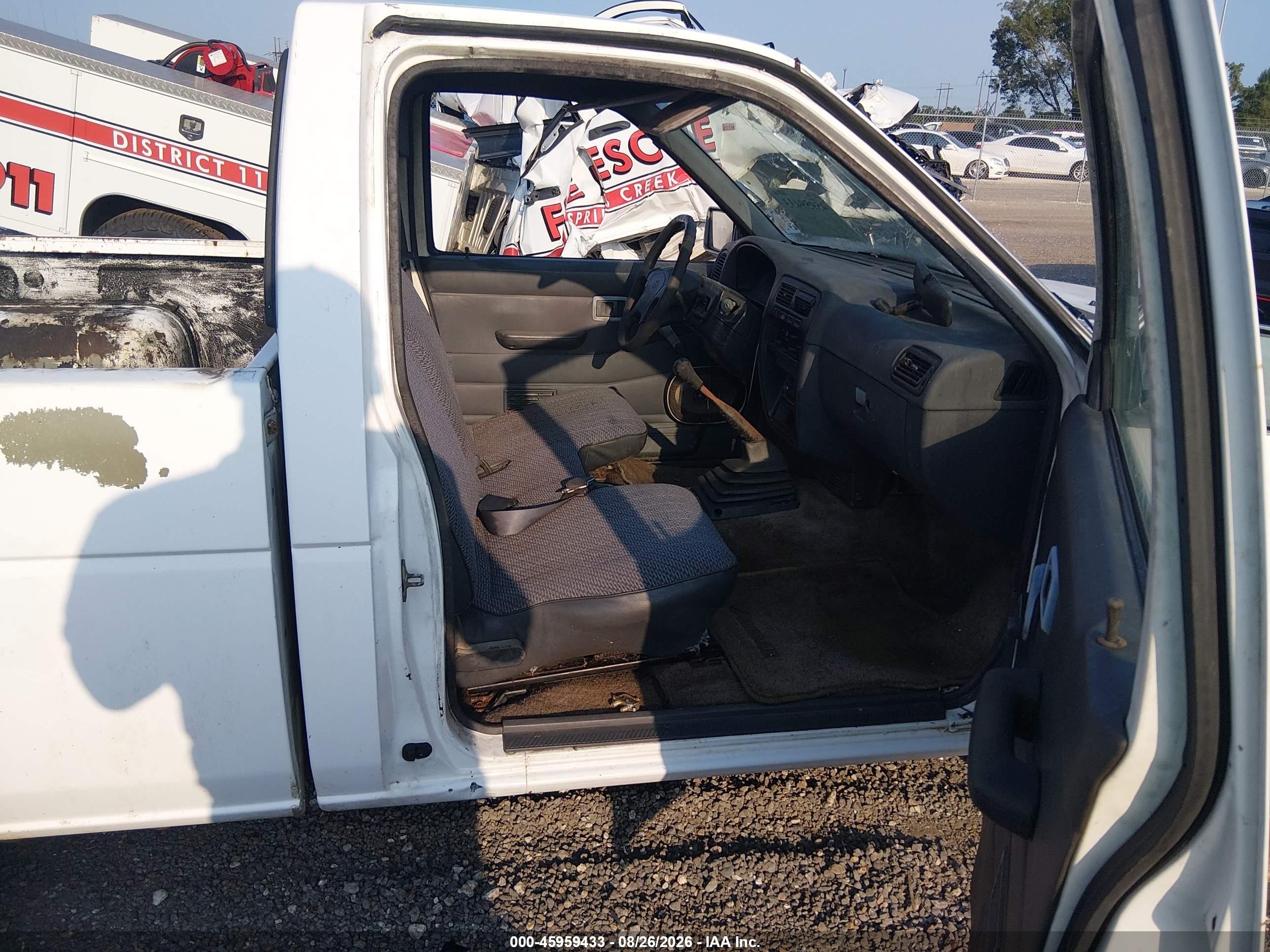 1995 Nissan Truck E/xe White vin: 1N6SD11S7SC459561