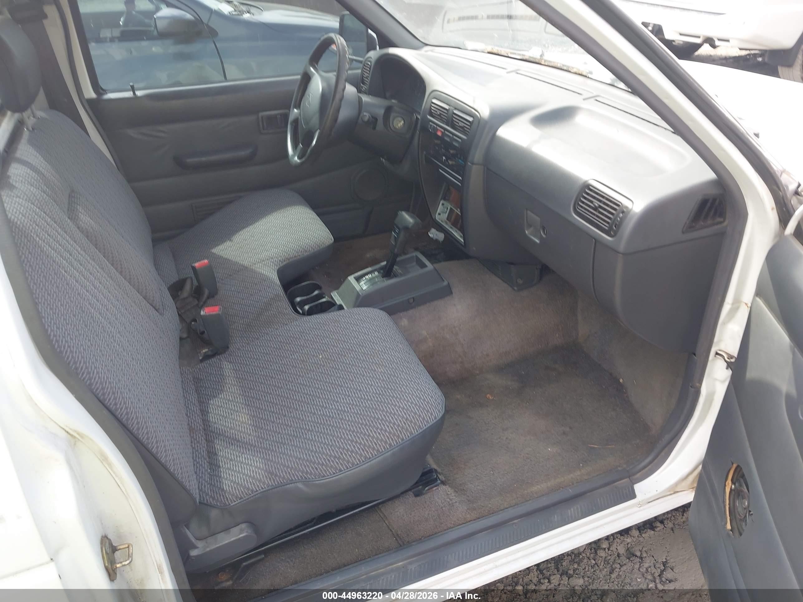 1996 Nissan Truck Xe Белый vin: 1N6SD11S7TC329555