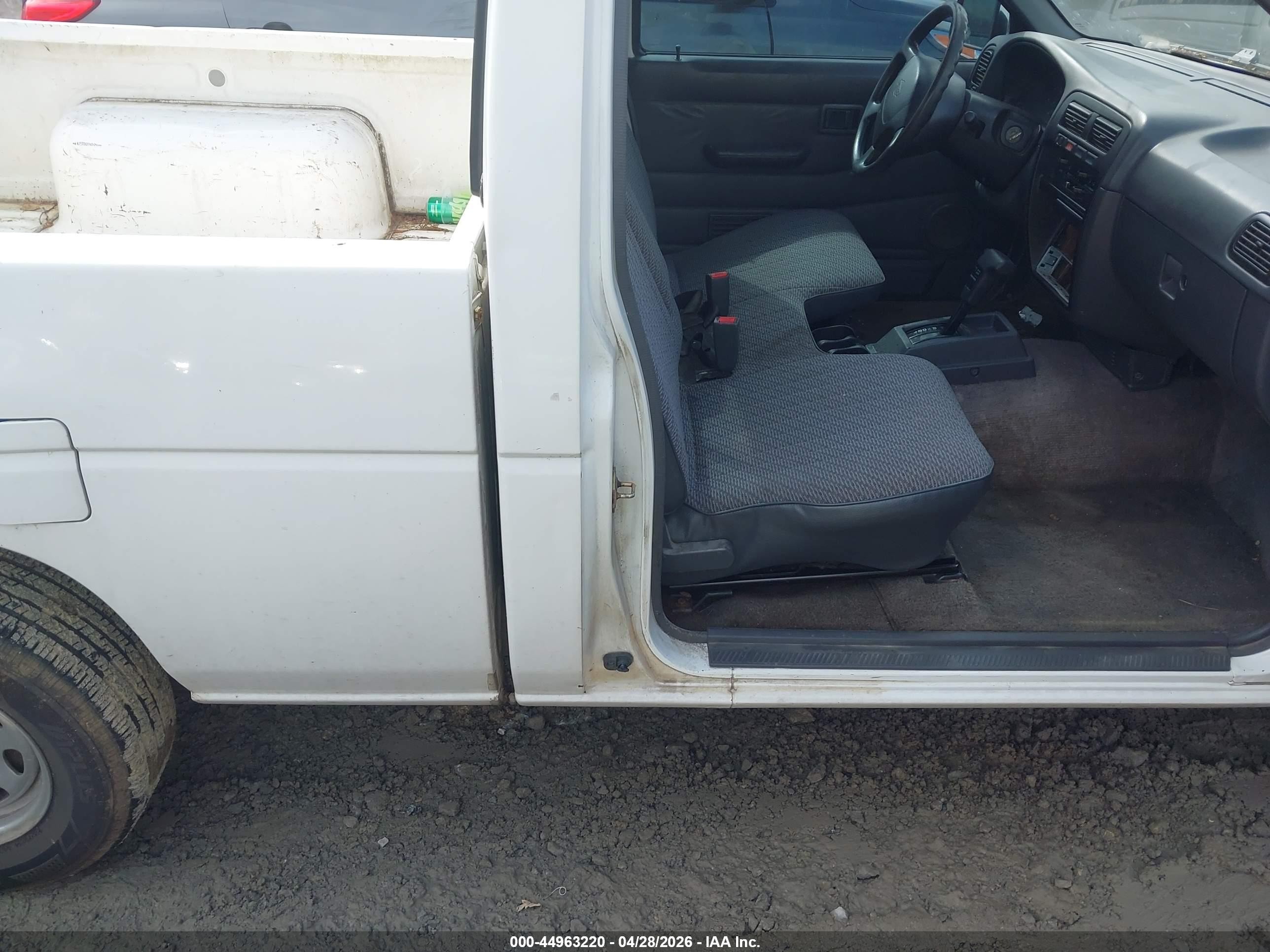 1996 Nissan Truck Xe Белый vin: 1N6SD11S7TC329555