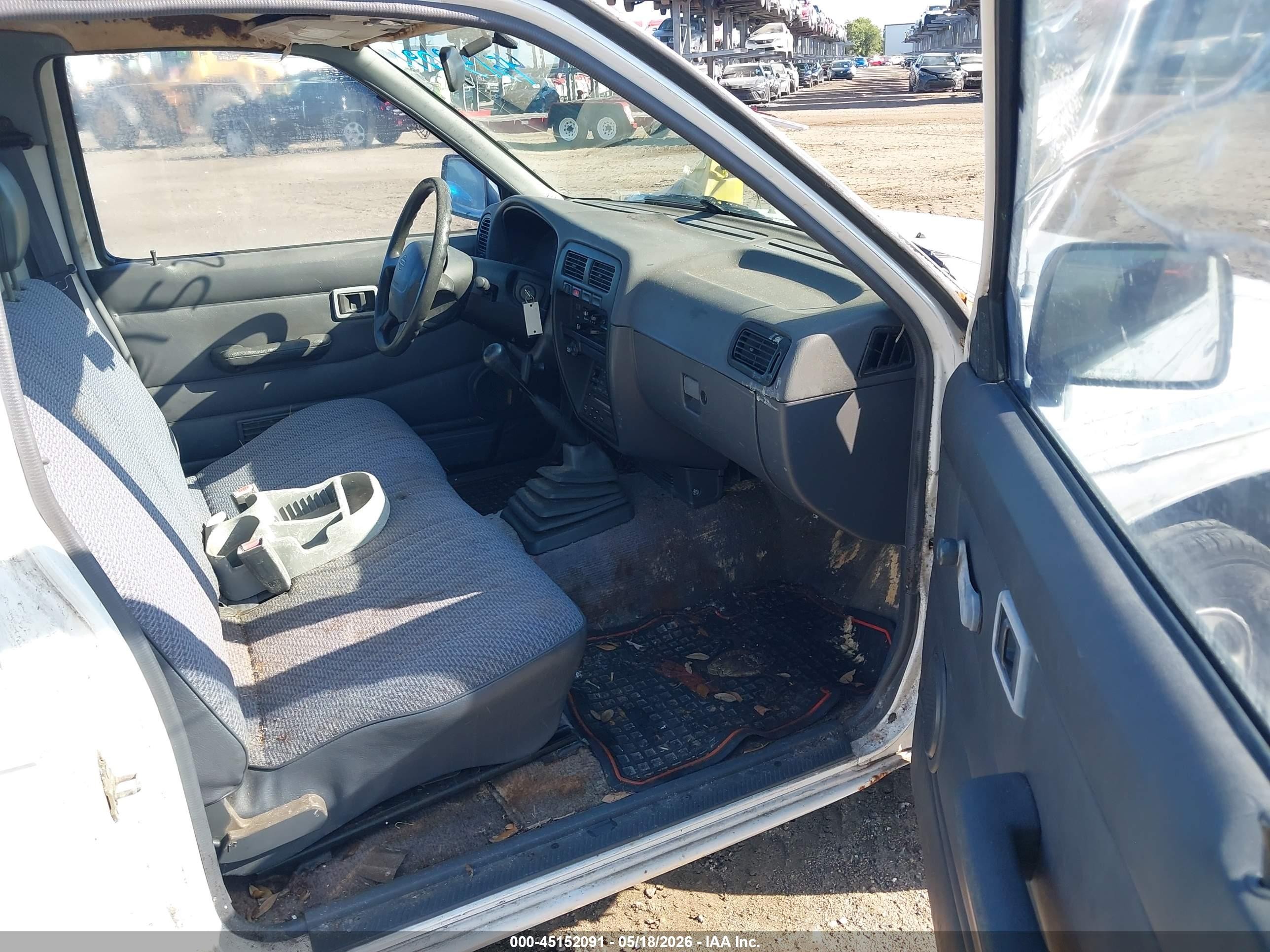 1996 Nissan Truck Xe Белый vin: 1N6SD11S7TC384085