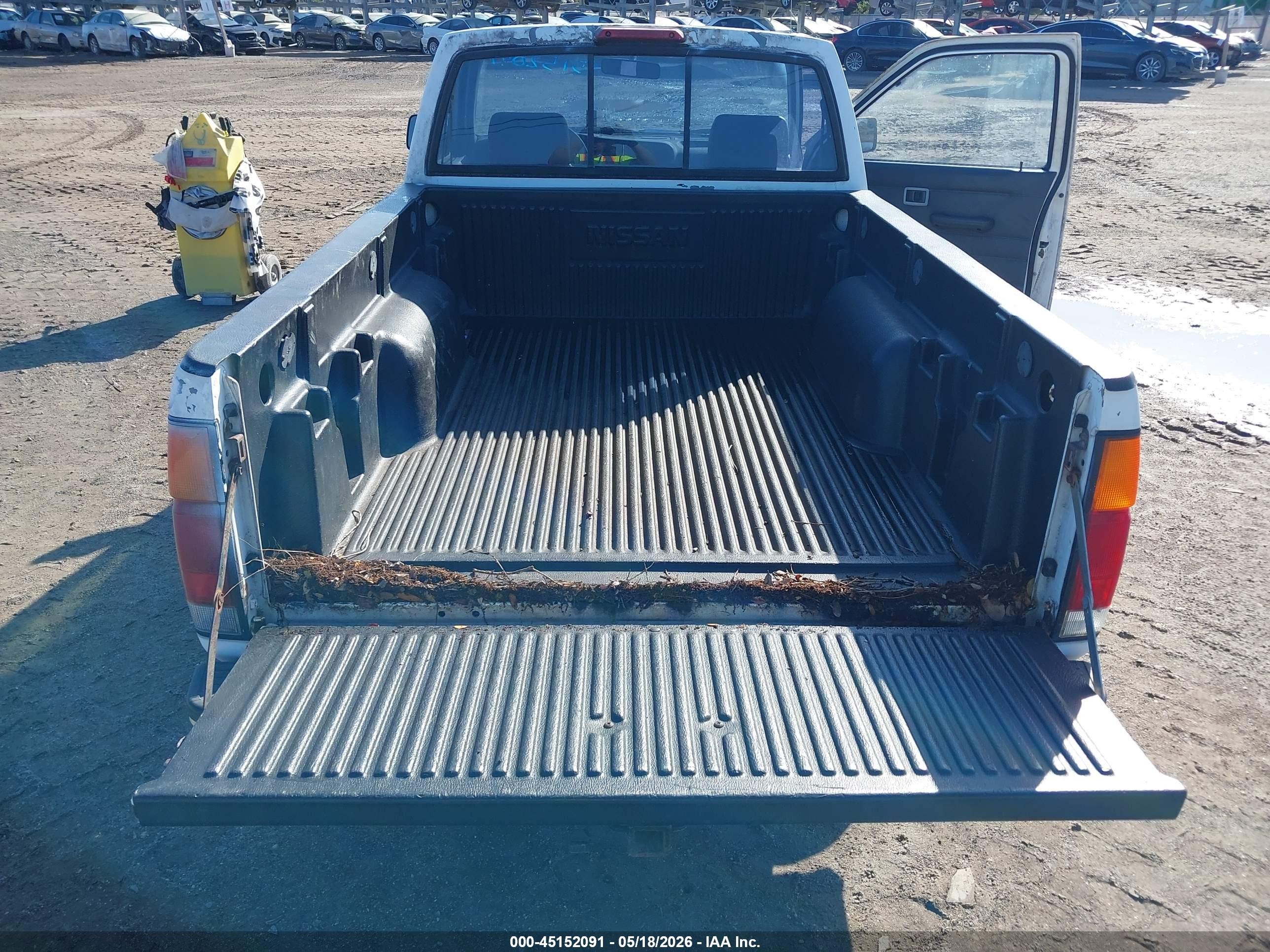 1996 Nissan Truck Xe Белый vin: 1N6SD11S7TC384085
