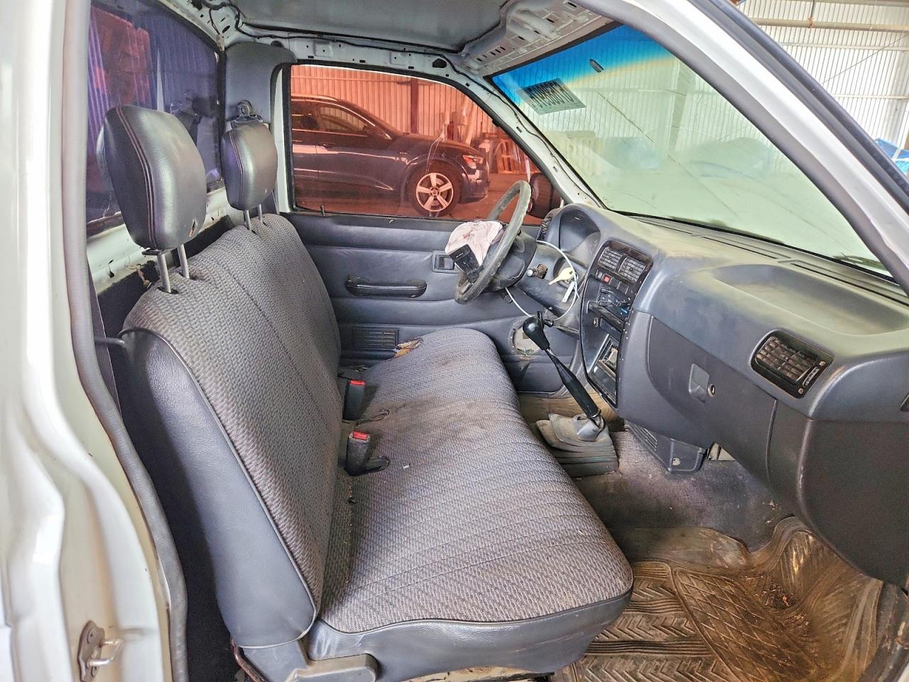 1997 Nissan Truck Base White vin: 1N6SD11S7VC409585