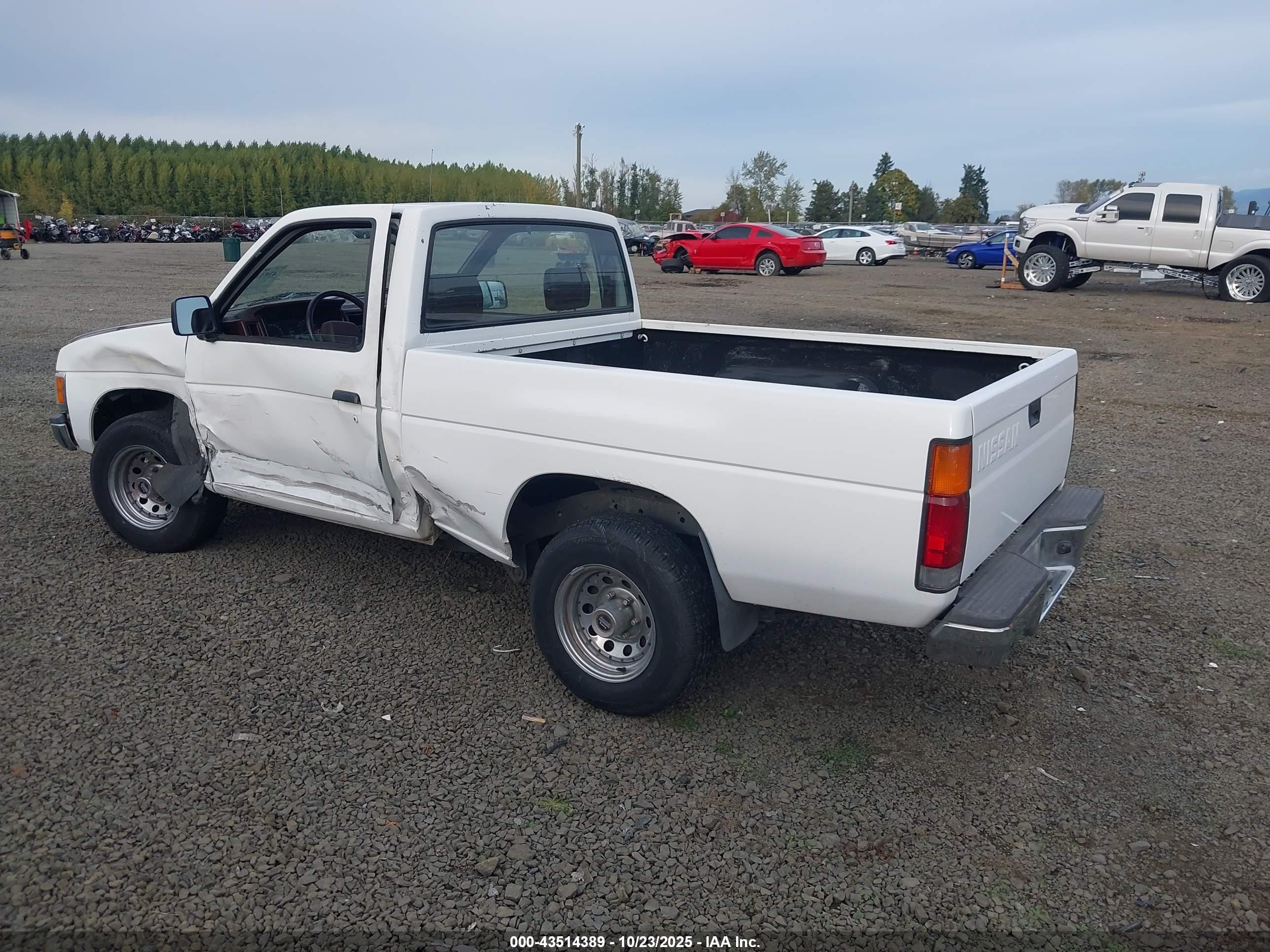 1990 Nissan D21 Short Bed White vin: 1N6SD11S8LC422312