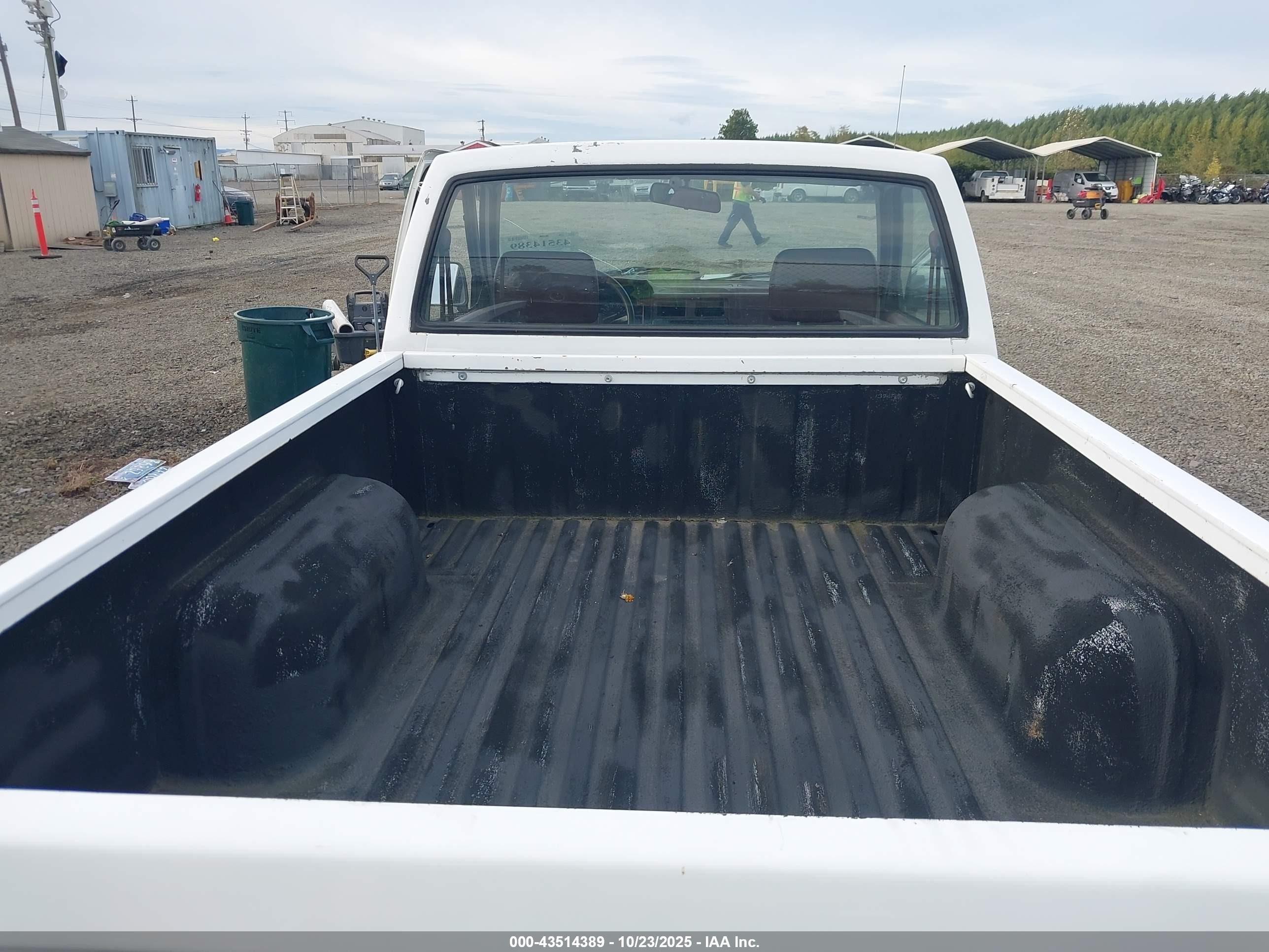 1990 Nissan D21 Short Bed White vin: 1N6SD11S8LC422312
