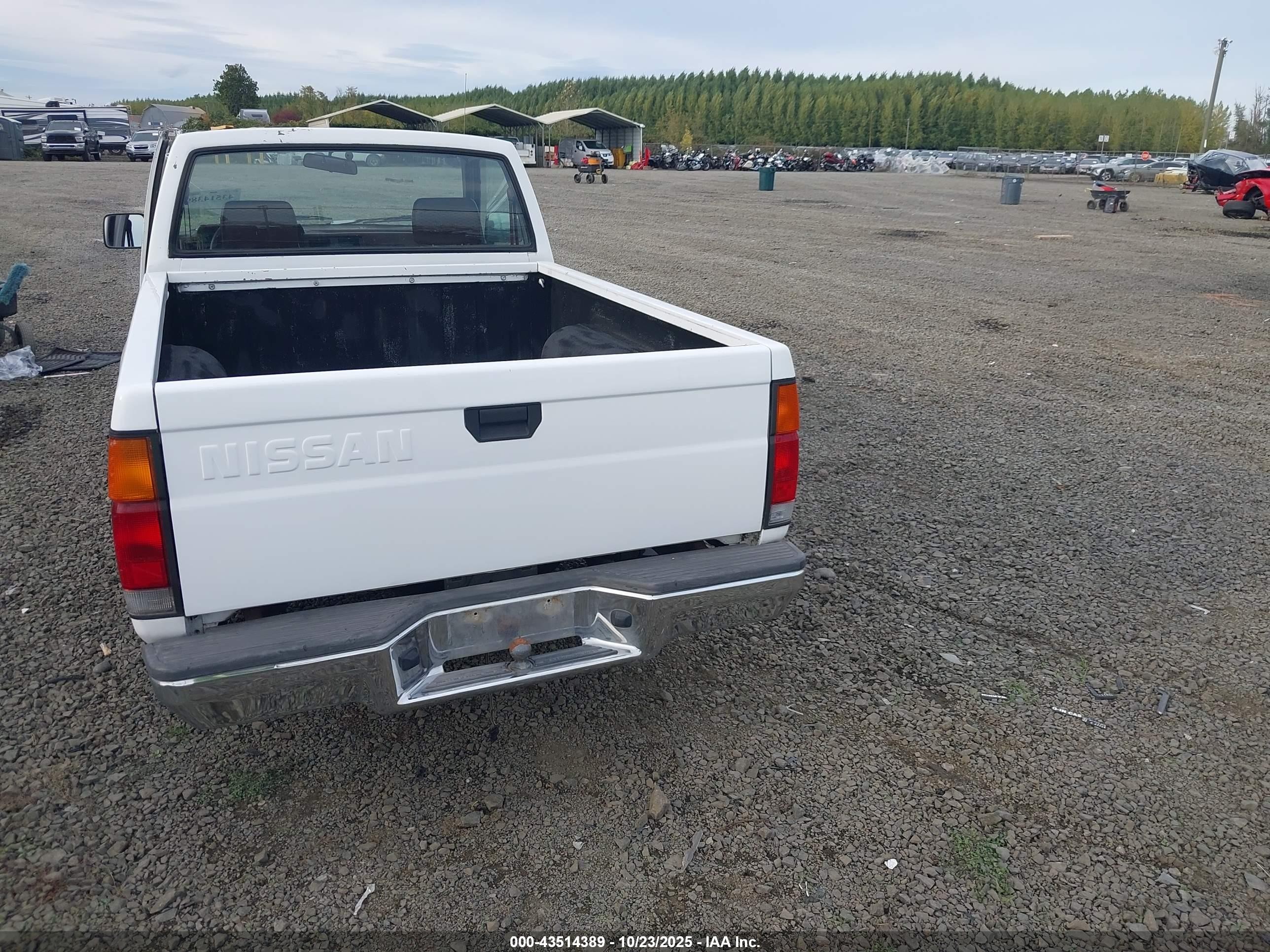 1990 Nissan D21 Short Bed White vin: 1N6SD11S8LC422312