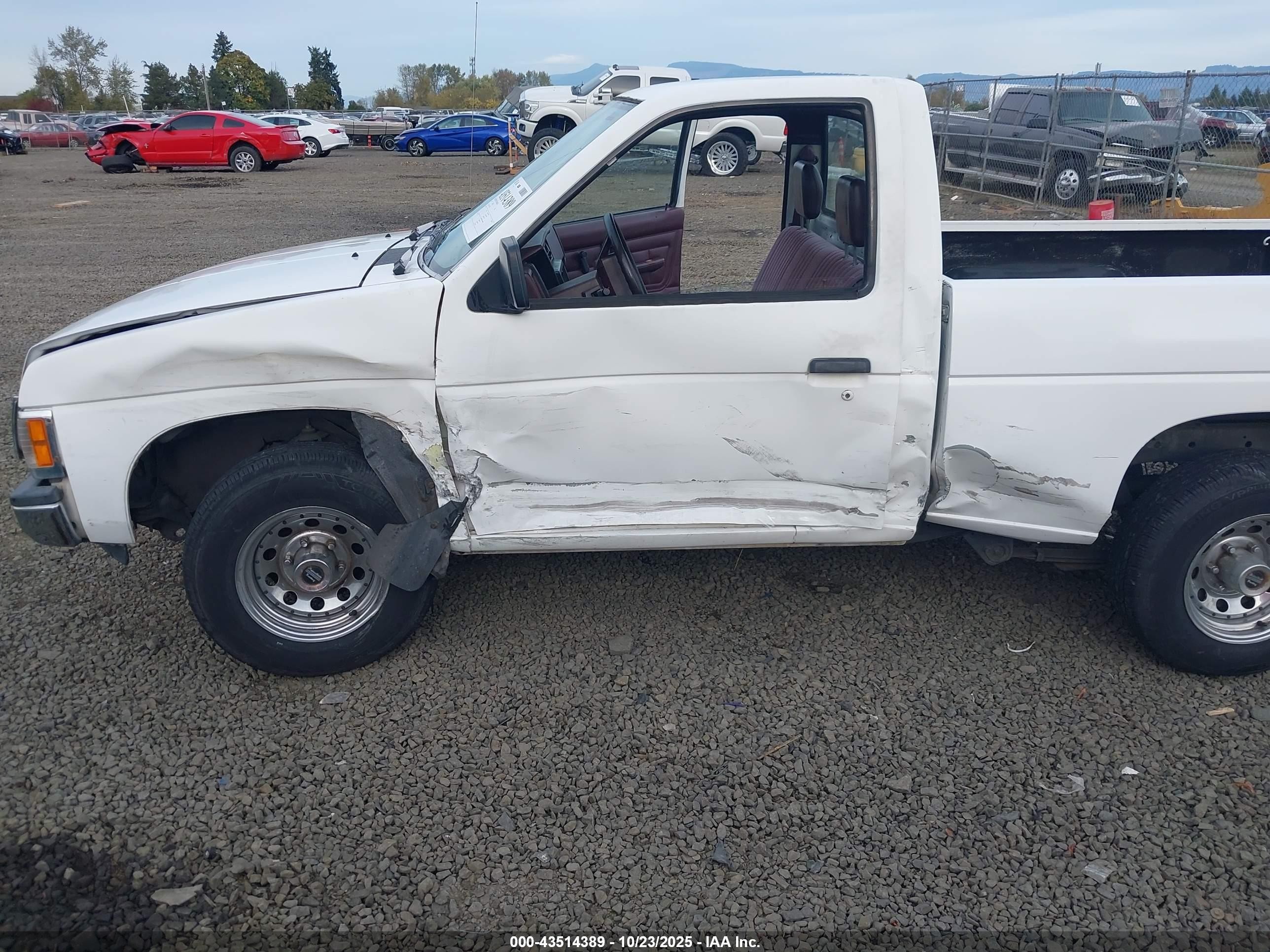1990 Nissan D21 Short Bed White vin: 1N6SD11S8LC422312