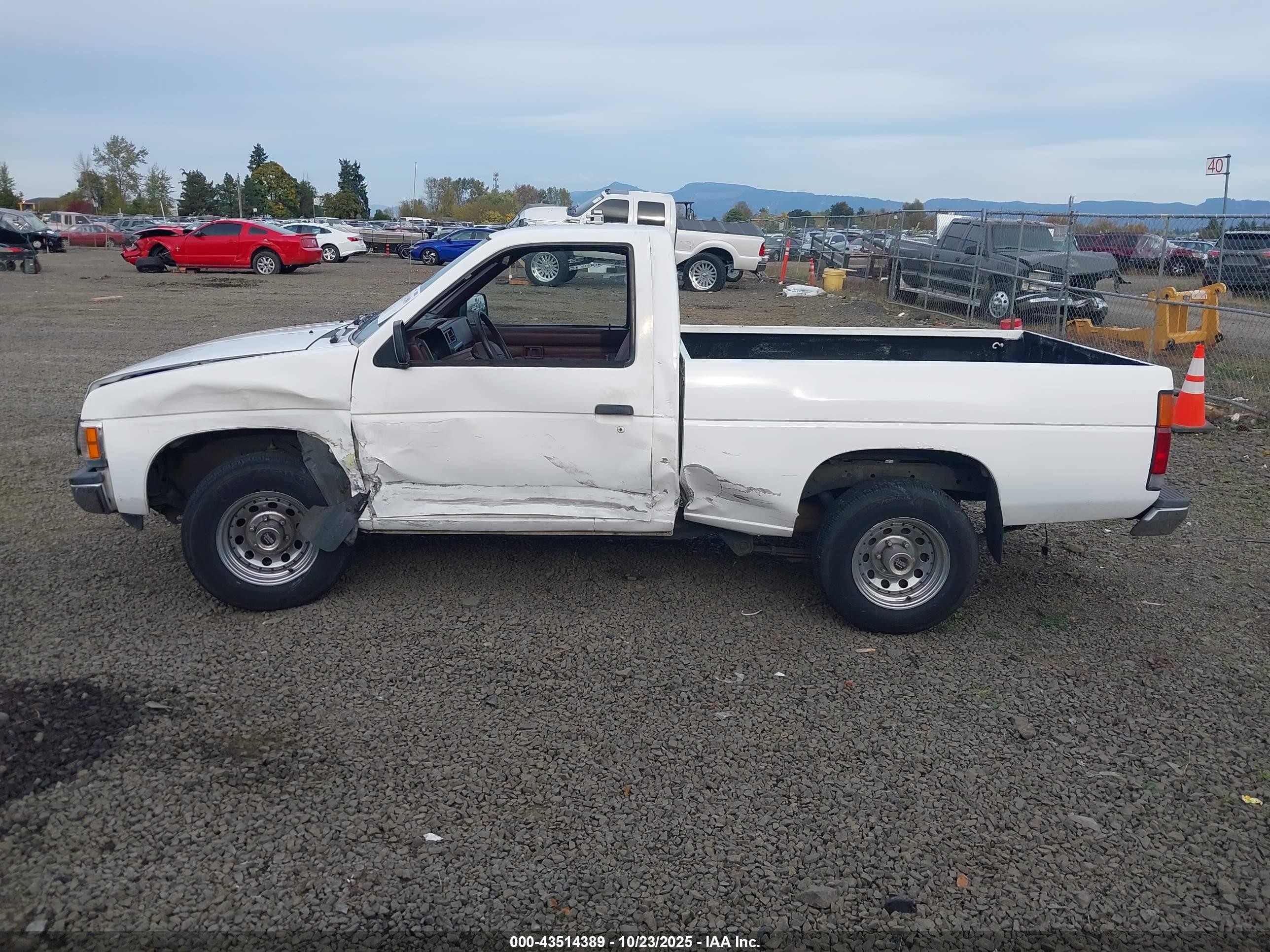 1990 Nissan D21 Short Bed White vin: 1N6SD11S8LC422312