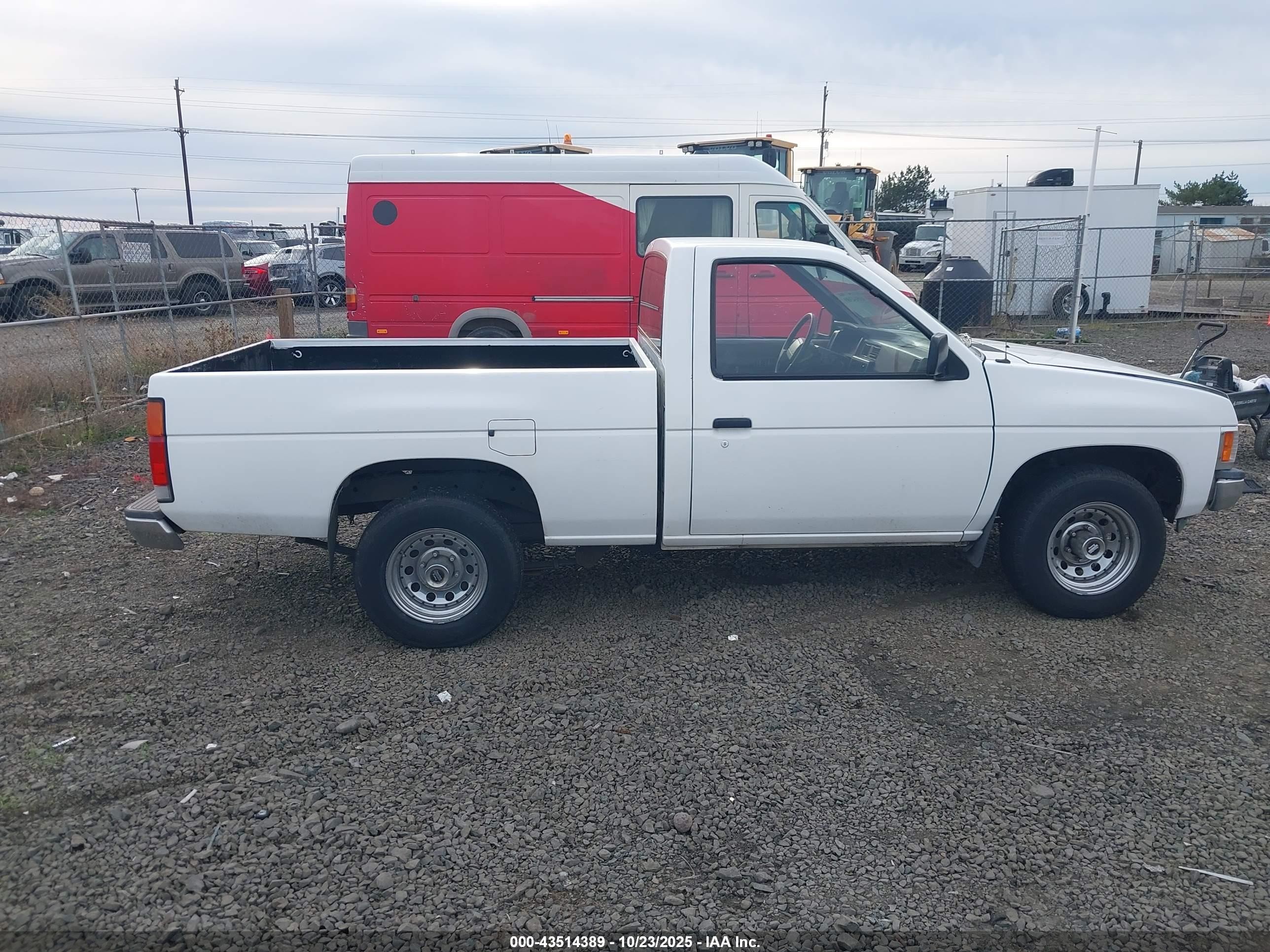 1990 Nissan D21 Short Bed White vin: 1N6SD11S8LC422312