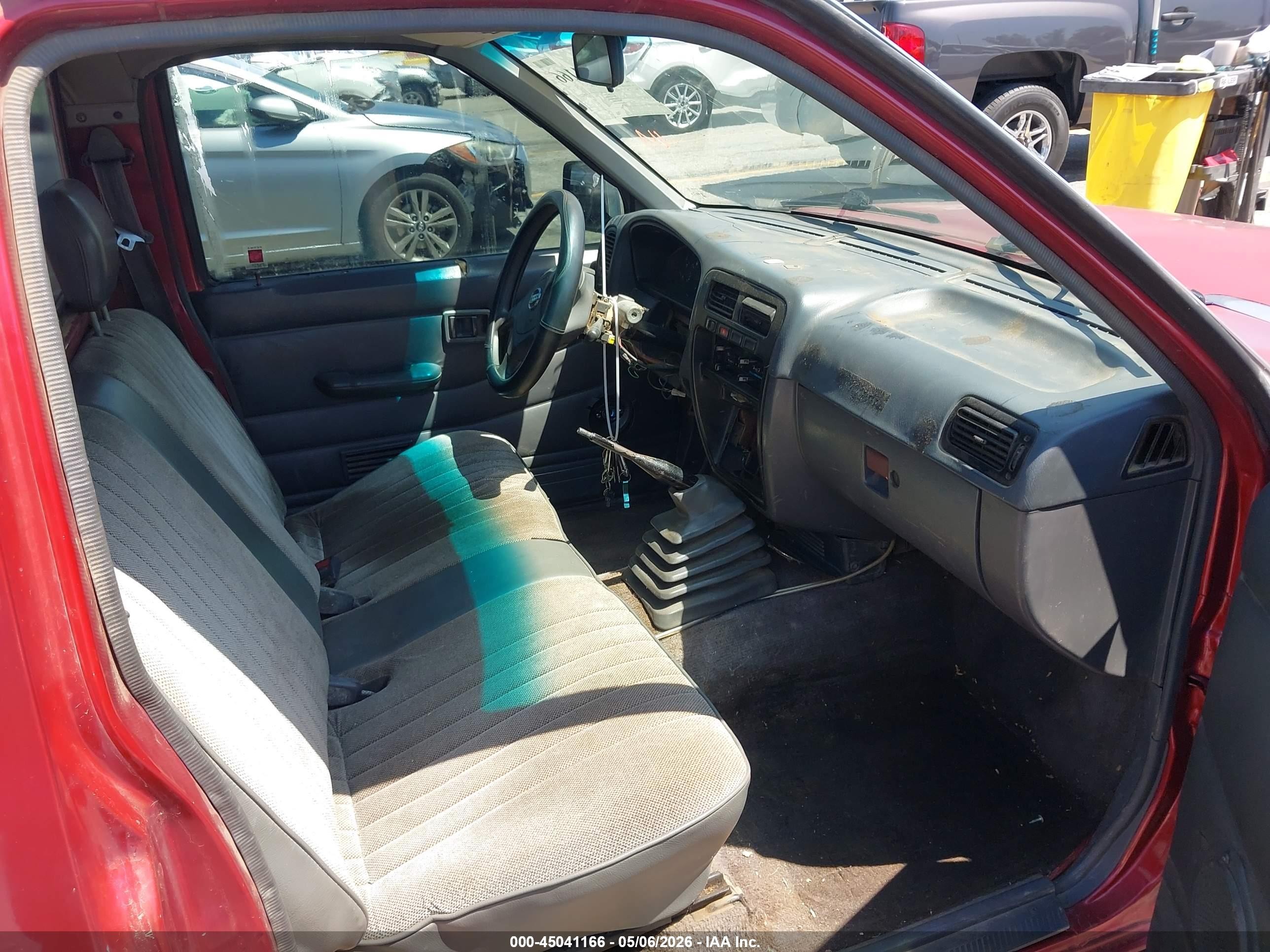 1994 Nissan Truck Xe Красный vin: 1N6SD11S8RC412825