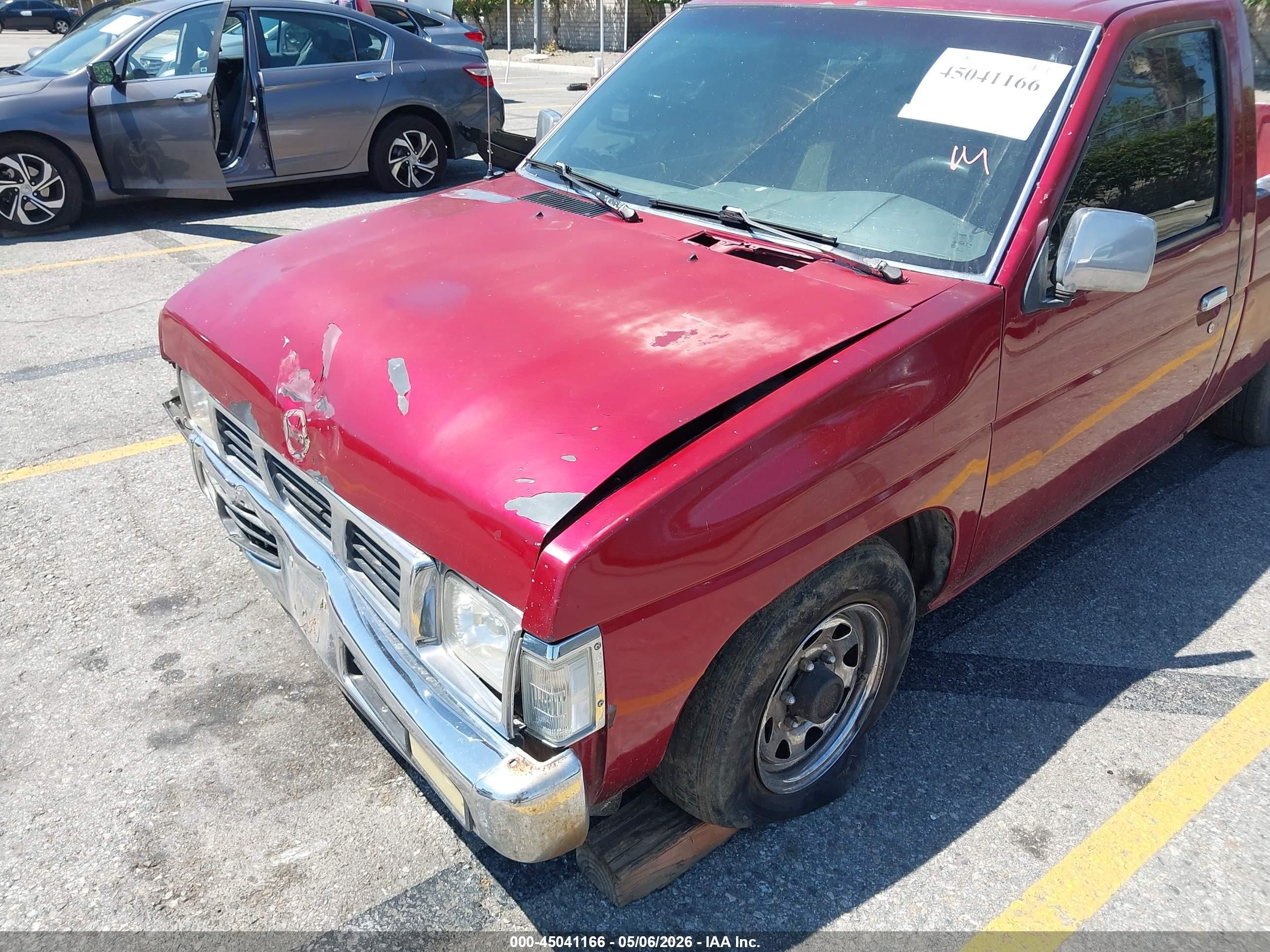 1994 Nissan Truck Xe Красный vin: 1N6SD11S8RC412825