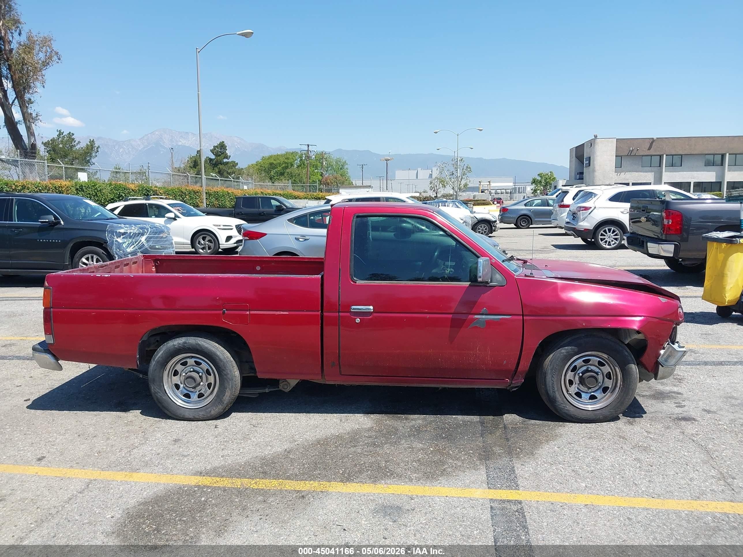 1994 Nissan Truck Xe Красный vin: 1N6SD11S8RC412825