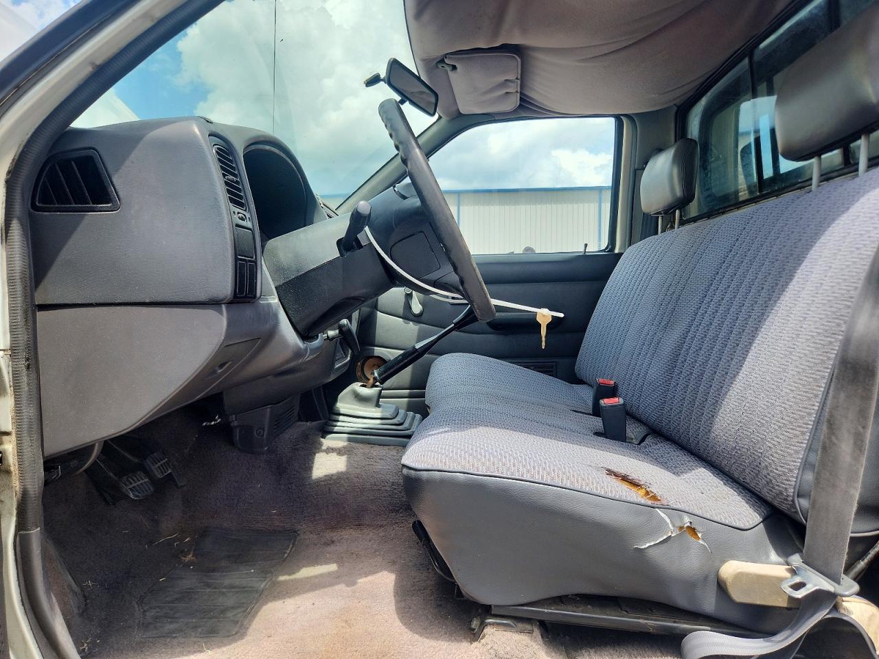1997 Nissan Truck Base Silver vin: 1N6SD11S8VC422863