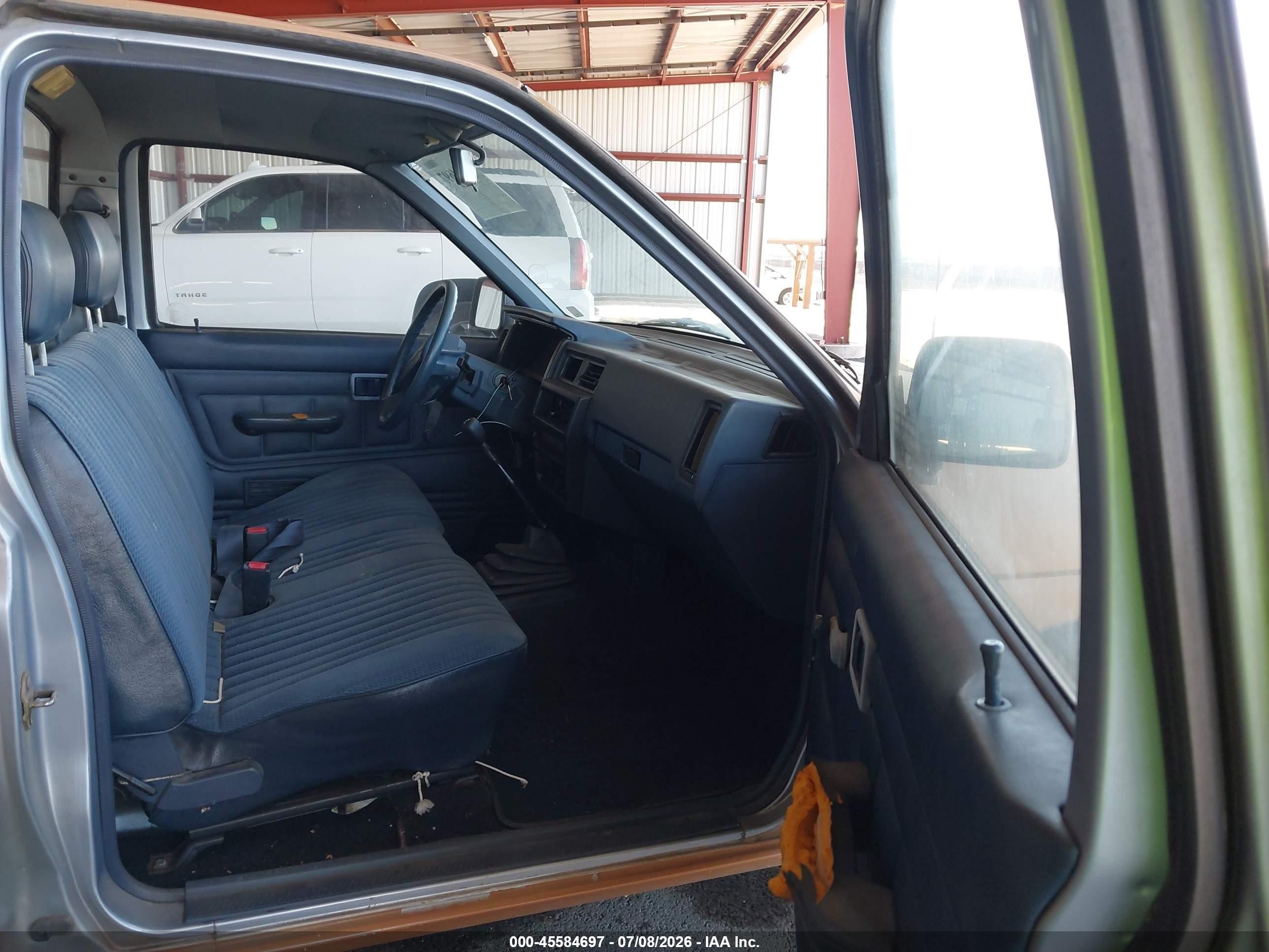1990 Nissan D21 Short Bed Золотой vin: 1N6SD11S9LC426174