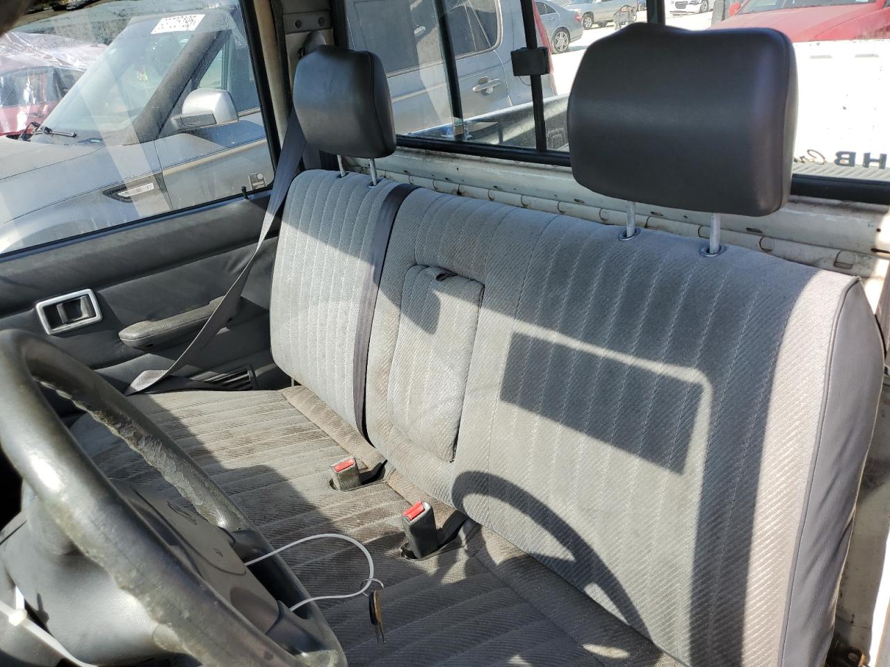 1994 Nissan Truck Base Белый vin: 1N6SD11S9RC306061