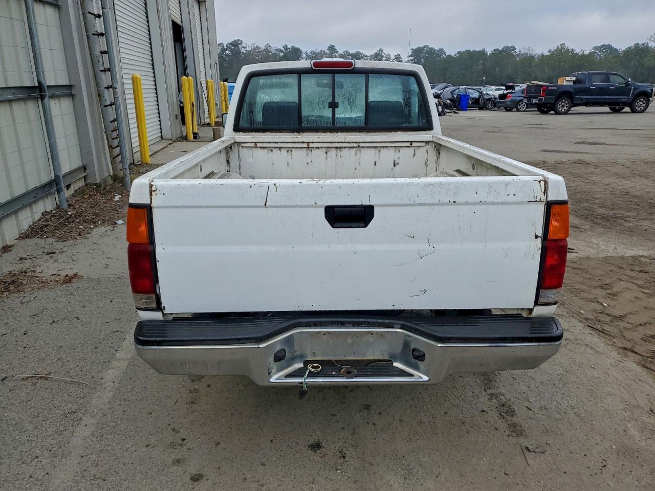 1994 Nissan Truck Base White vin: 1N6SD11S9RC352876