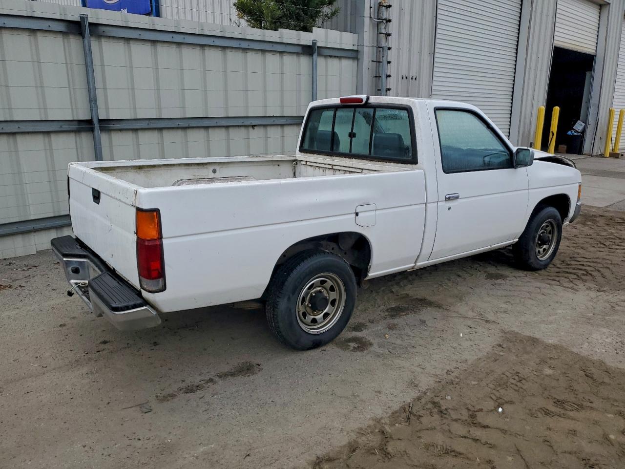 1994 Nissan Truck Base White vin: 1N6SD11S9RC352876