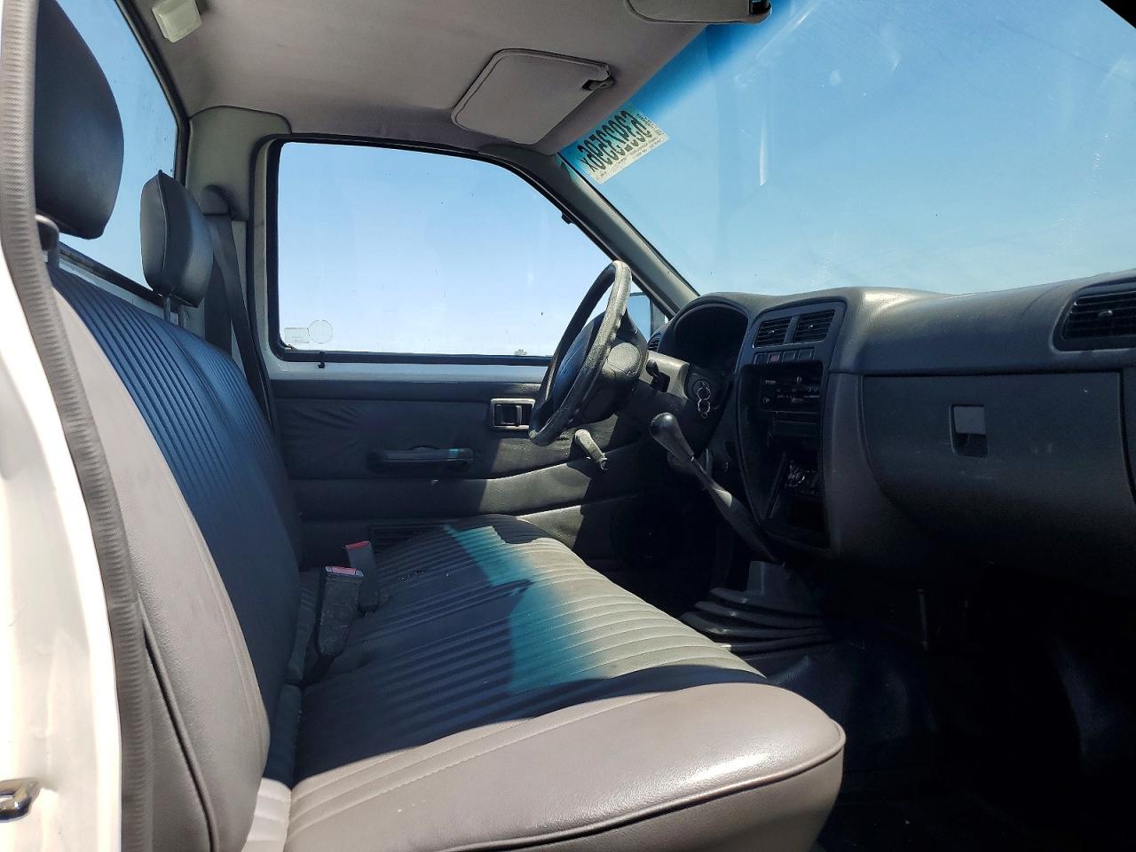 1997 Nissan Truck Base White vin: 1N6SD11S9VC409040