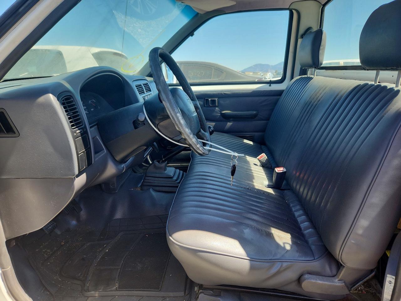 1997 Nissan Truck Base White vin: 1N6SD11S9VC409040