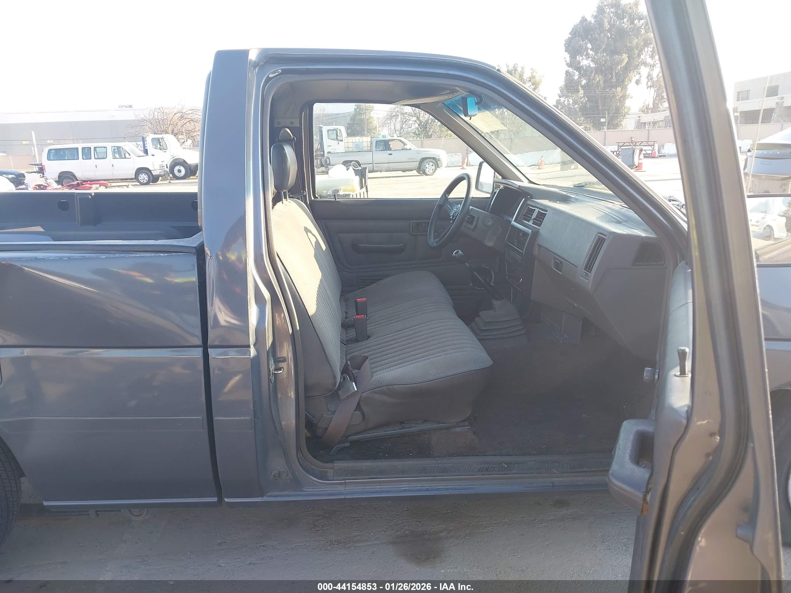 1990 Nissan D21 Short Bed Серый vin: 1N6SD11SXLC367359