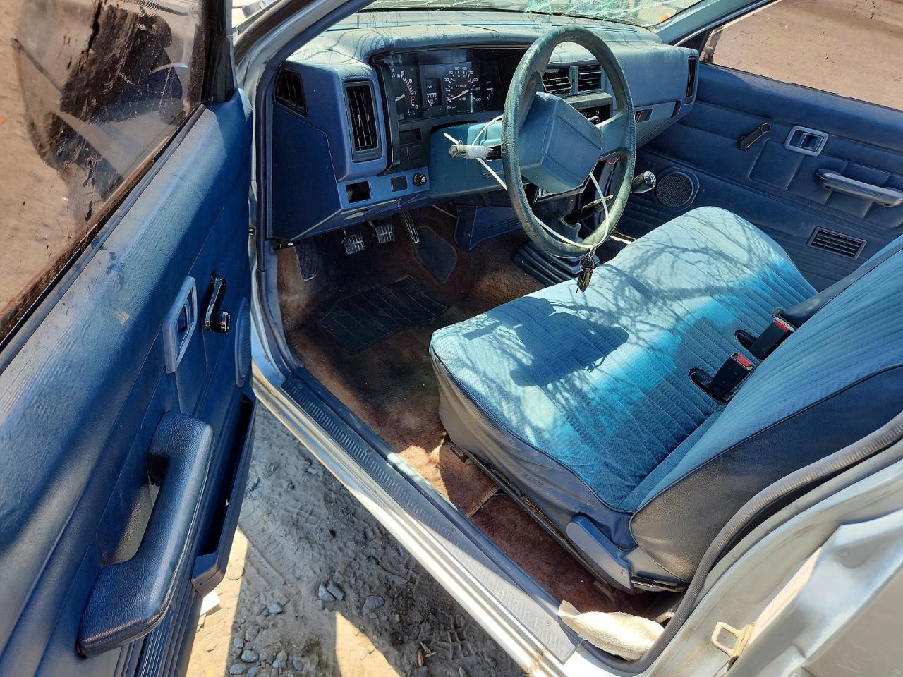 1990 Nissan D21 Short Bed Silver vin: 1N6SD11SXLC378572
