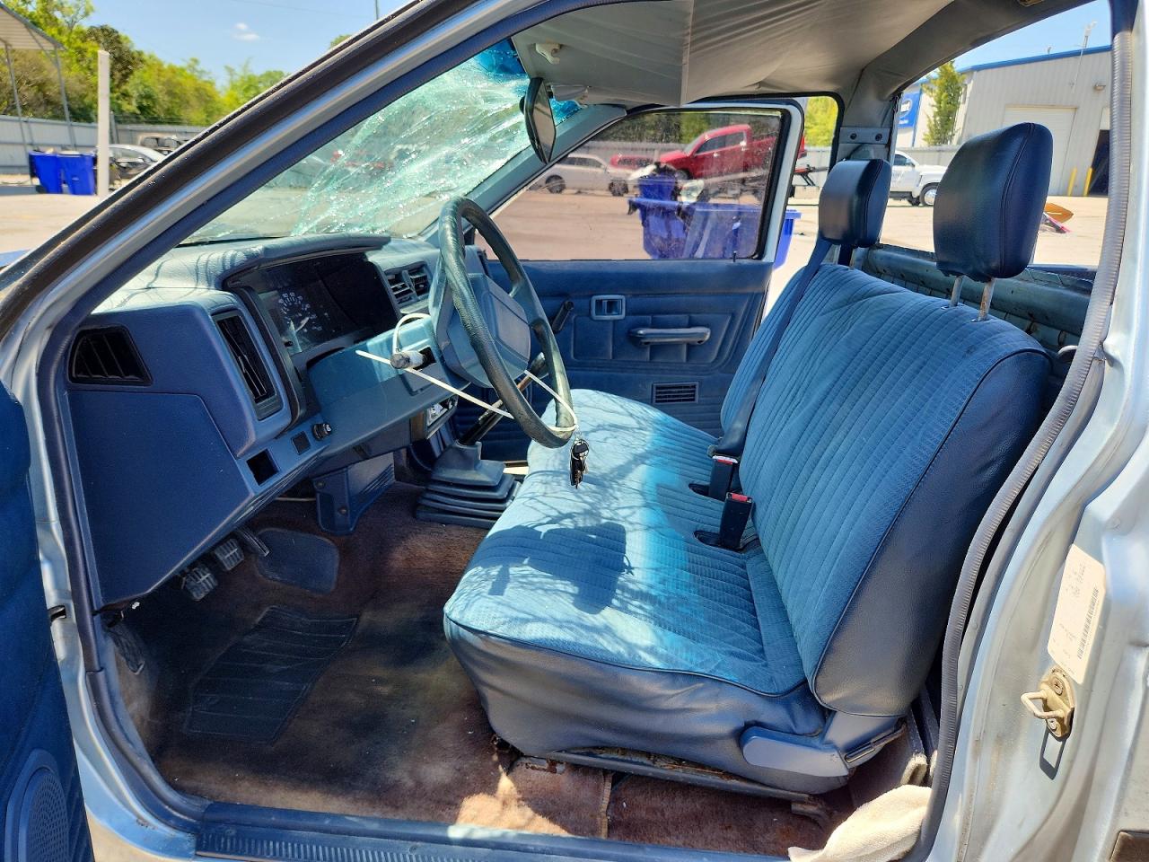 1990 Nissan D21 Short Bed Silver vin: 1N6SD11SXLC378572