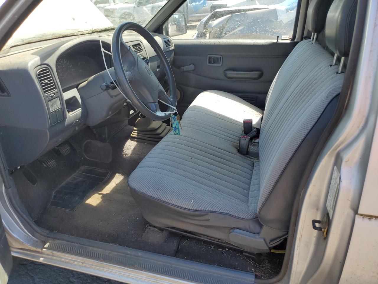 1994 Nissan Truck Base Silver vin: 1N6SD11SXRC311012
