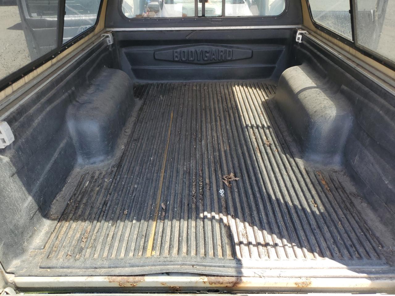 1994 Nissan Truck Base Silver vin: 1N6SD11SXRC311012