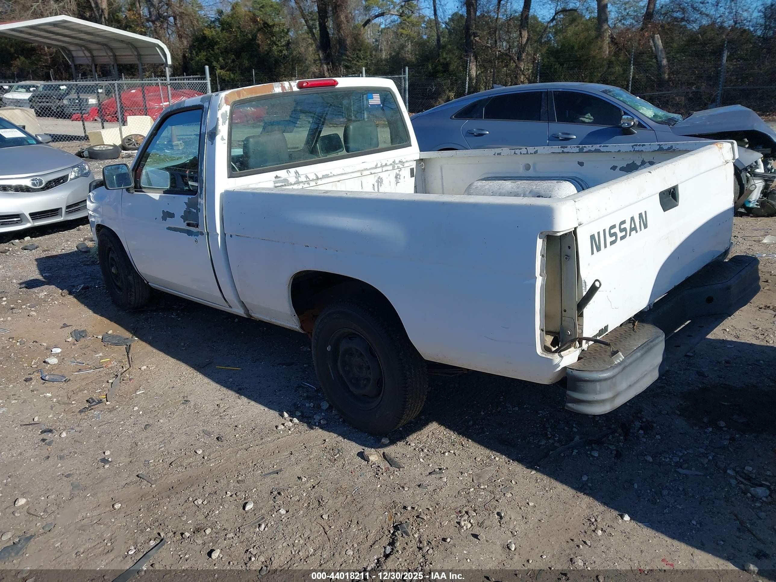 1995 Nissan Truck E/xe White vin: 1N6SD11SXSC311047
