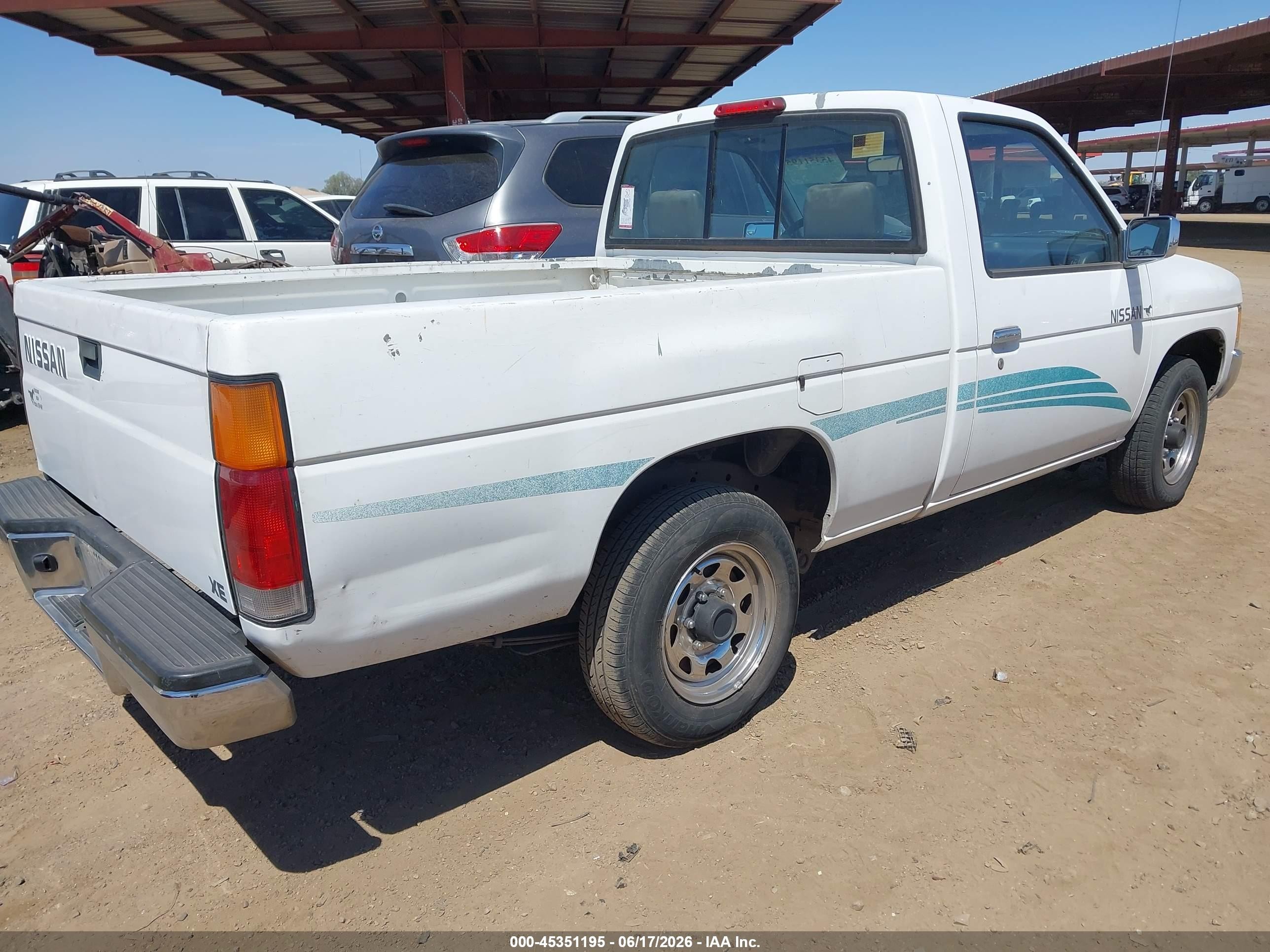 1995 Nissan Truck E/xe White vin: 1N6SD11SXSC367635