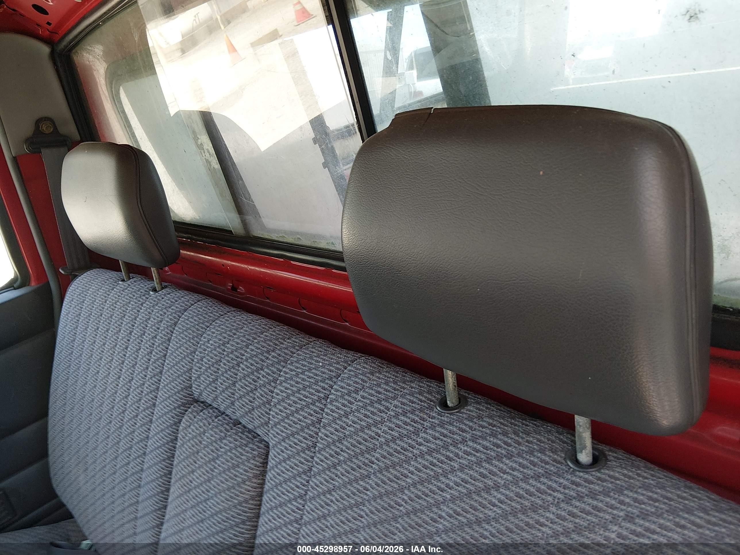 1996 Nissan Truck Xe Красный vin: 1N6SD11SXTC305203