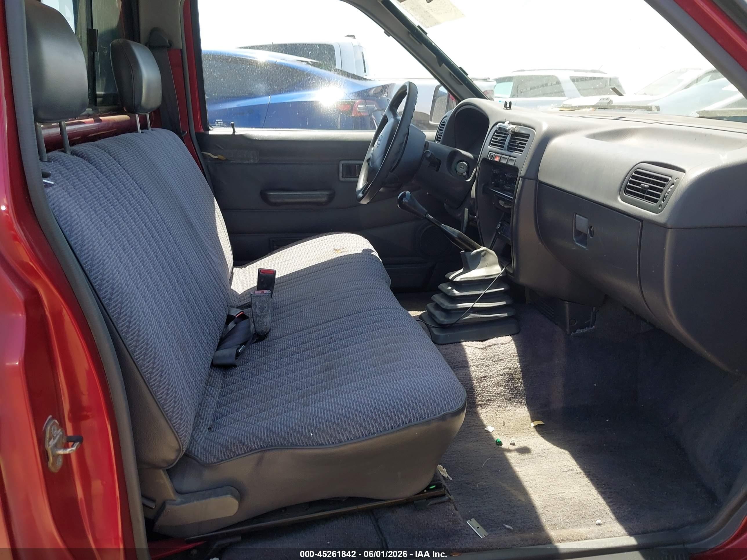 1996 Nissan Truck Xe Red vin: 1N6SD11SXTC321059