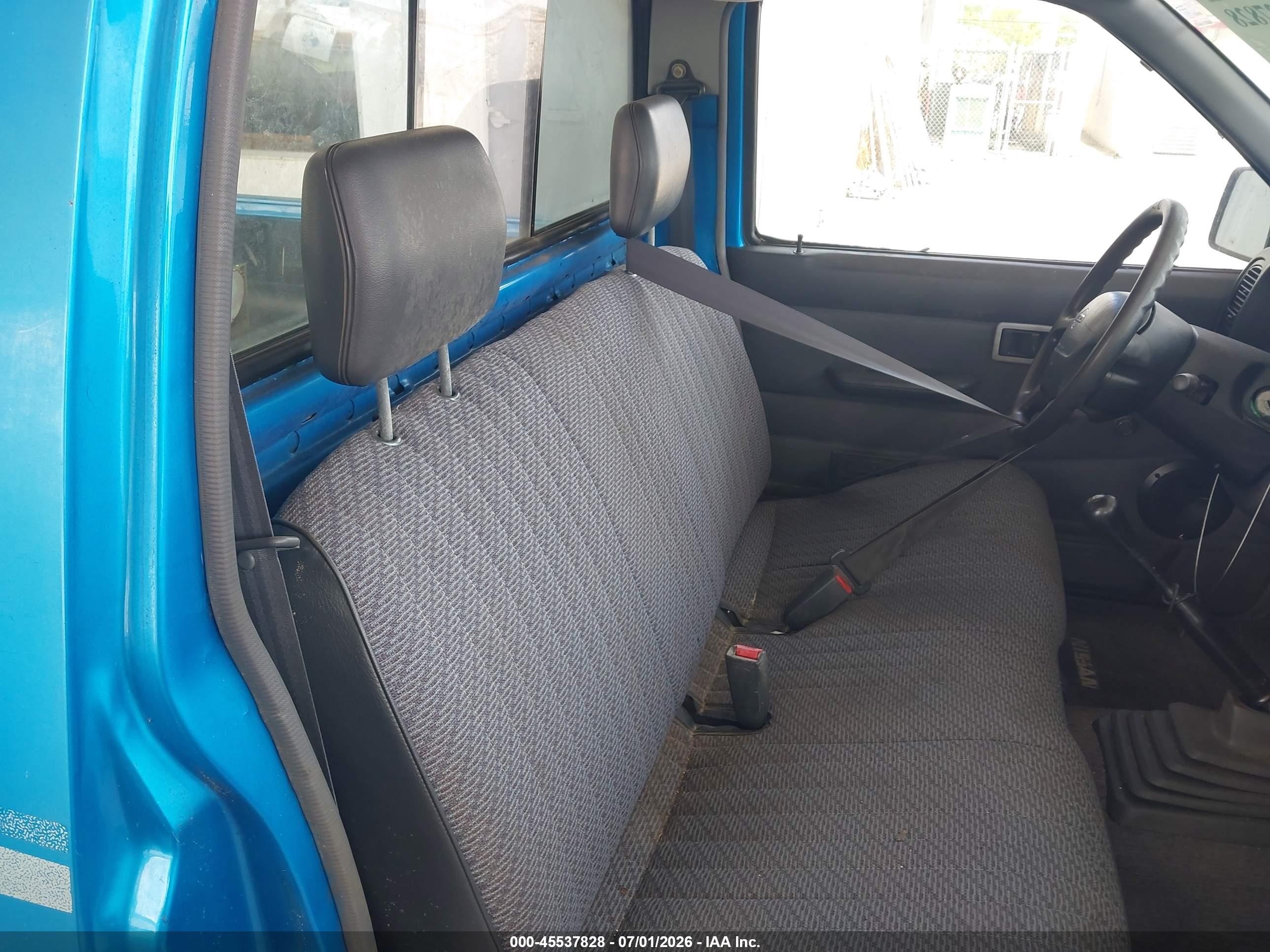 1996 Nissan Truck Xe Blue vin: 1N6SD11SXTC337844